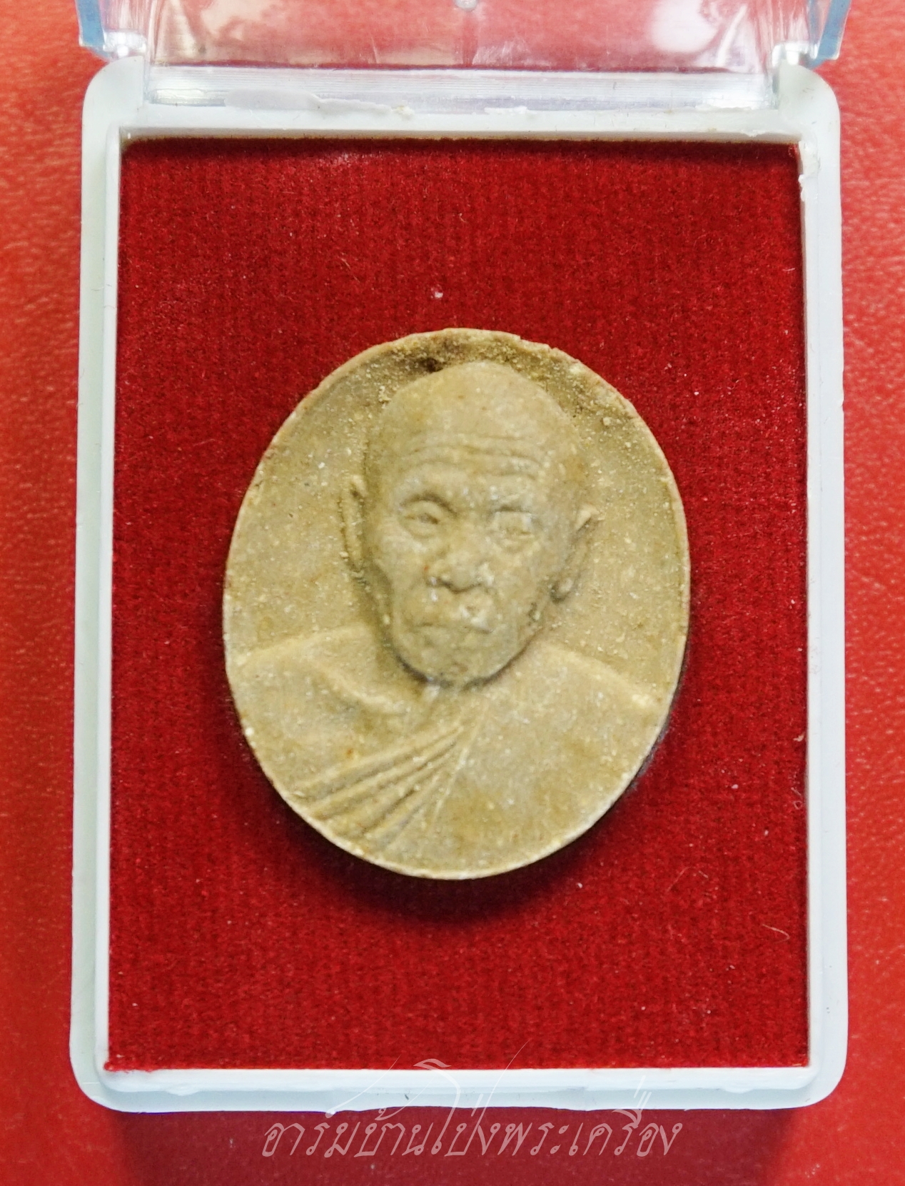 หลวงปู่แผ้ว วัดกำแพงแสน พระผงเม็ดกระดุม ปี๒๕๔๘ เนื้อผงพุทธคุณ(องค์ที่3)