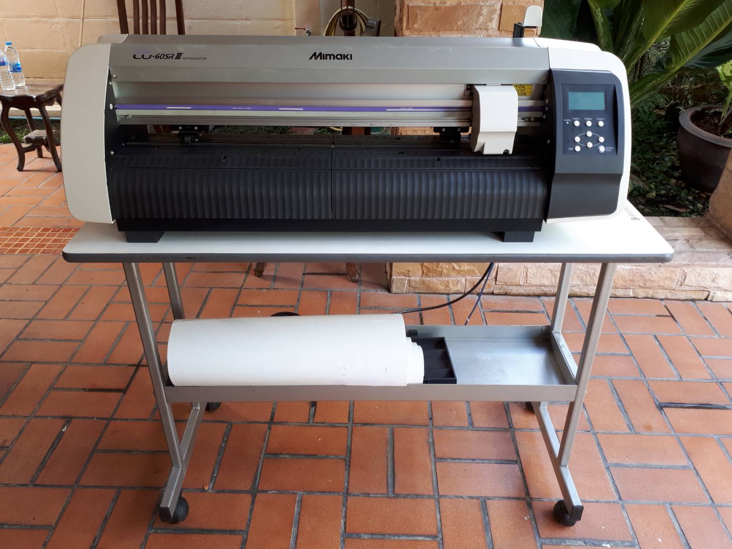 *****ขายแล้ว******MK001-CG60sriii Mimaki CG60sriii cutting and diecut sticker machine เครื่องตัดสติ๊กเกอร์ ยี่ห้อ MIMAKI รู่น CG60 sriii หน้ากว้างตัดสติ๊กเกอร์ 60ซม.พร้อมขาตั้งมีล้อ มือสอง สภาพดีพร้อมใช้