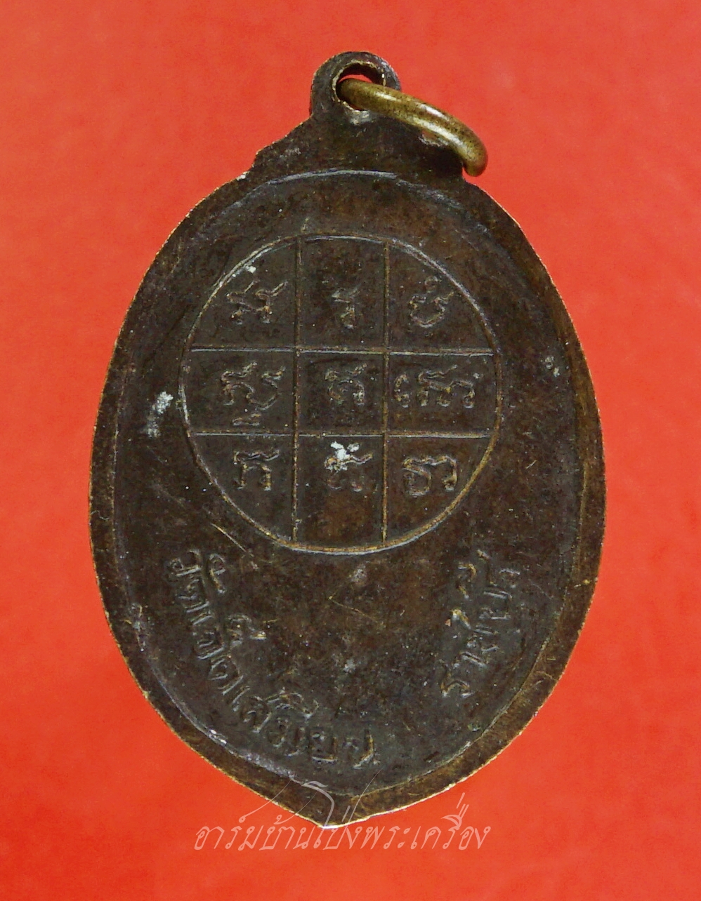 หลวงพ่อหุ่น วัดเจ็ดเสมียน รุ่นสอง เนื้อฝาบาตรรมดำ(องค์ที่1)