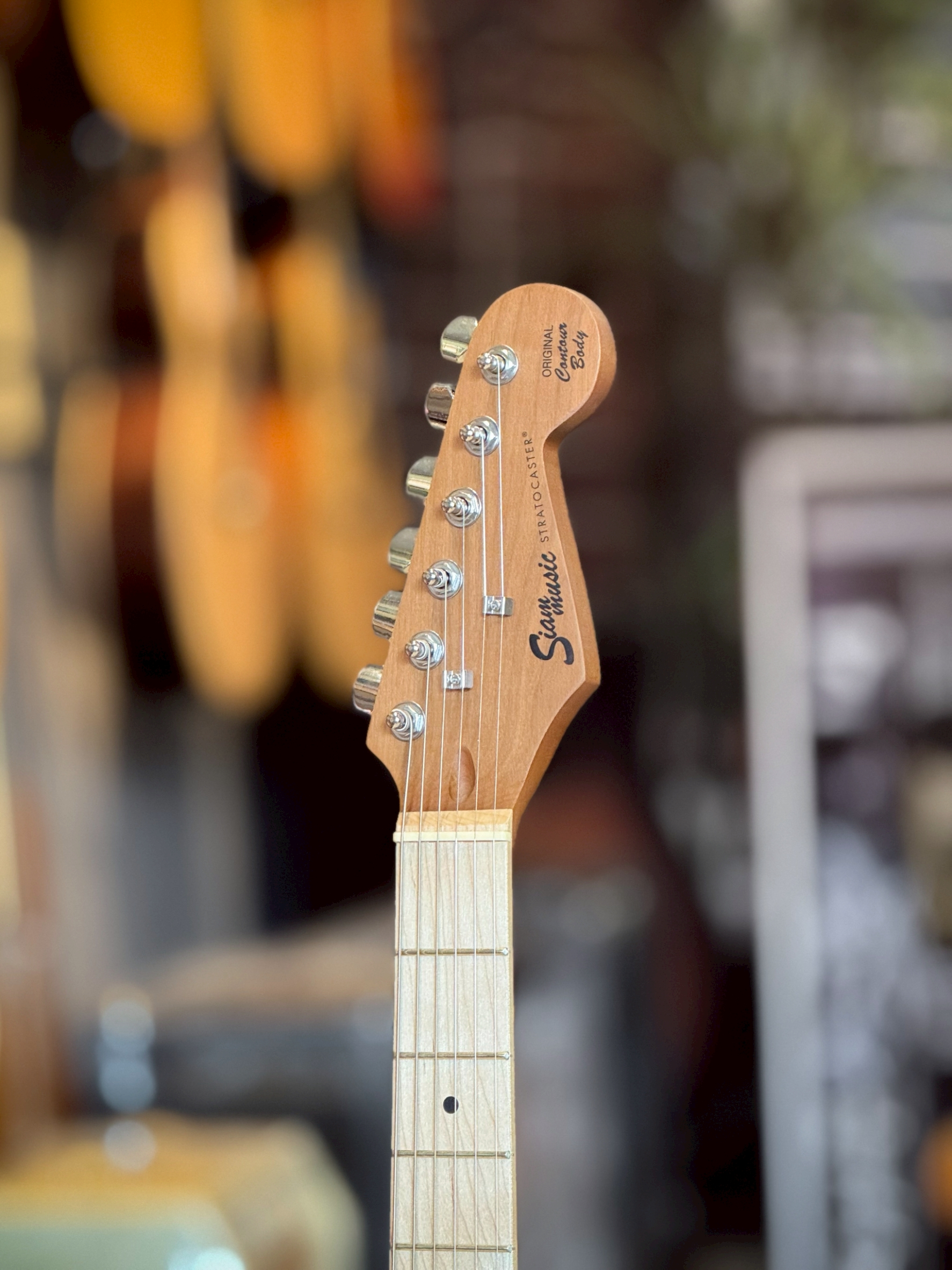 Siam music กีต้าร์ไฟฟ้า TST-PK คอเมเปิ้ลเผา กีตาร์ ปิ๊กอัพ HSS ฟรี กระเป๋า สายแจ็ค ปิ๊ก4อัน ประแจ