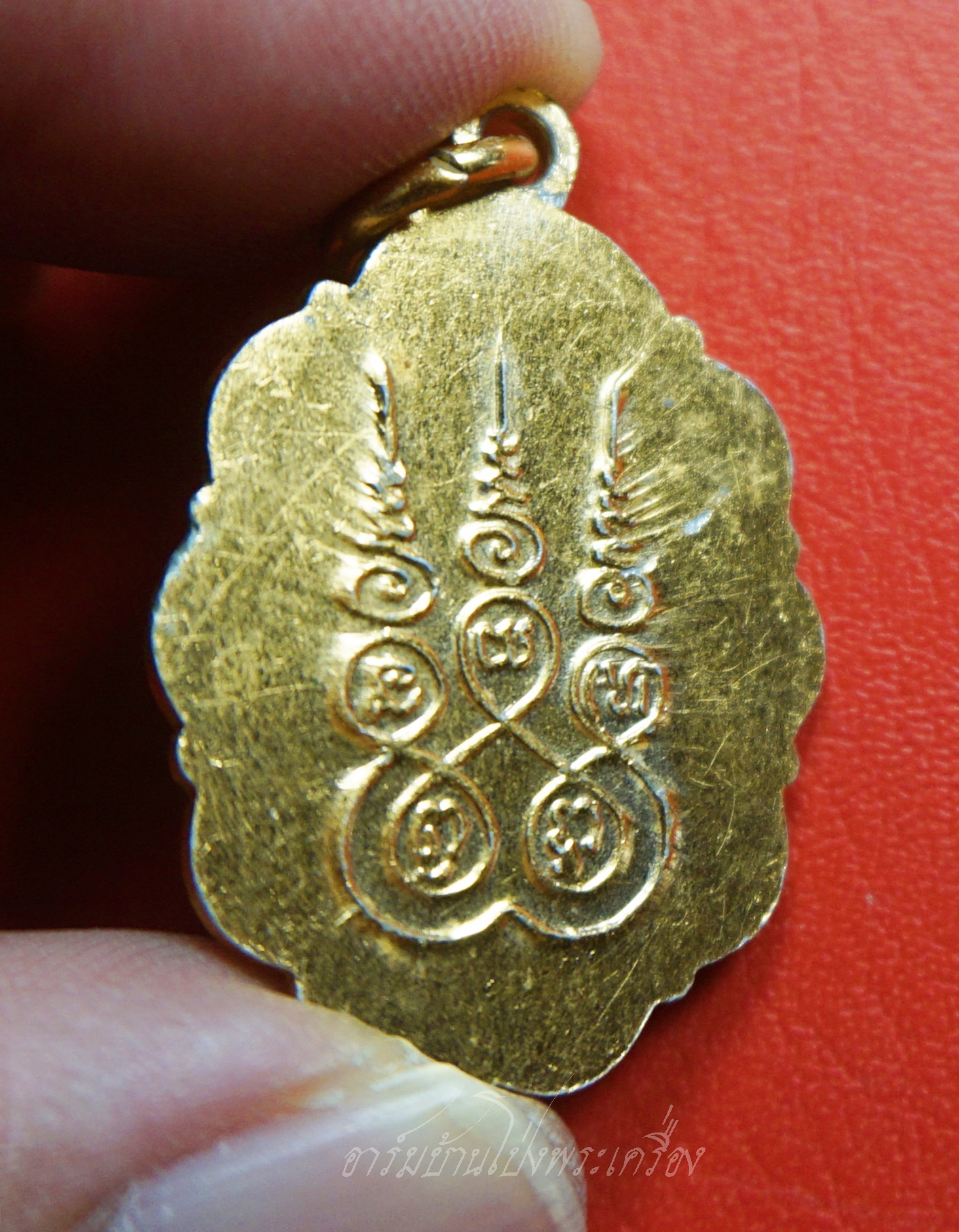 หลวงพ่อขอม วัดไผ่โรงวัว ล๊อกเก็ท แมงกะบี้(องค์ที่1)