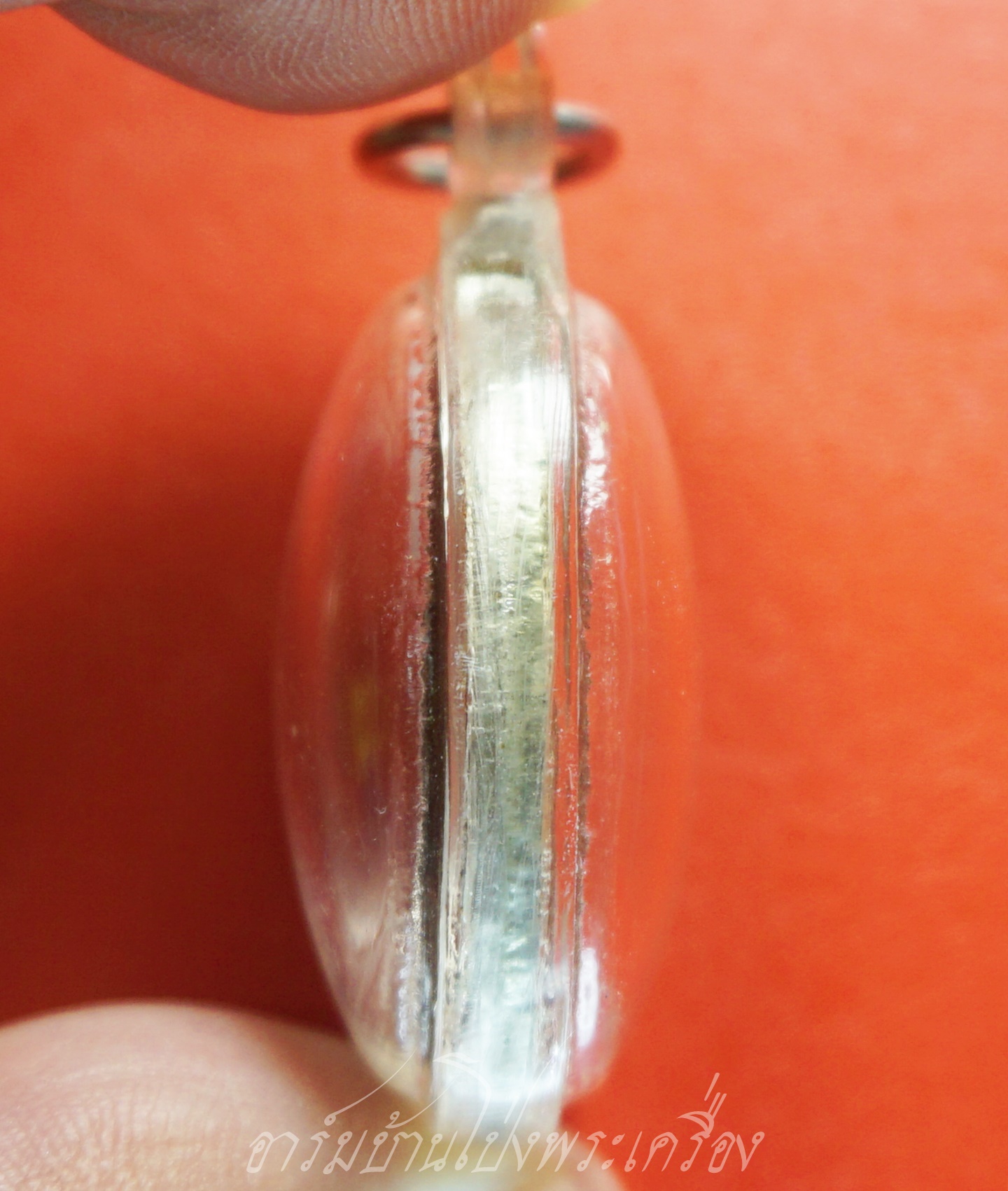 หลวงพ่อคูณ วัดบ้านไร่ รุ่นเพื่อชีวิต ปี๒๕๓๙ เนื้อกะไหล่ทองลงยาสีเขียว จัดสร้างโดยวงคาราบาว ด้านหลังตอกโค๊ต"จ"(องค์ที่3)