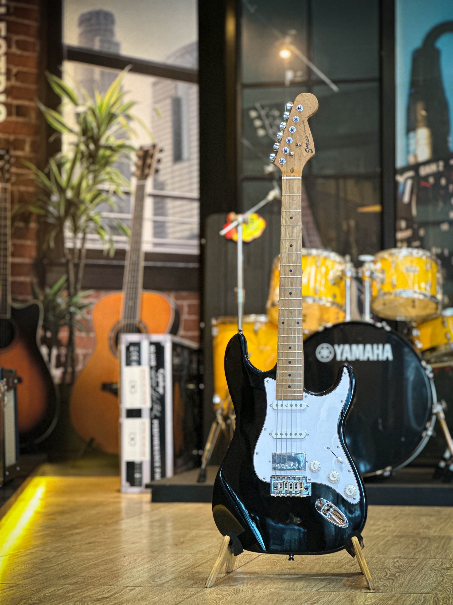 Siam music กีต้าร์ไฟฟ้า SM-02R คอเผา HSS ทัชชิ่งจับง่าย กีตาร์ไฟฟ้า สบายมือ ฟรี กระเป๋า/สายแจ็ค/ปิ๊ก2อัน