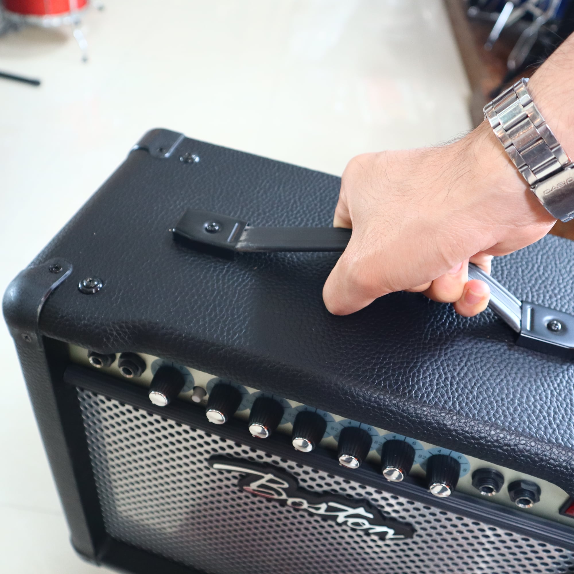 ตู้แอมป์กีต้าร์ Bostonรุ่น GF-30 มีเอฟเฟคเสียงแตก+ดีเลย์ กำลังขับ 30วัตต์ ลำโพงขนาด 8 นิ้ว เชื่อมต่อหูฟังได้