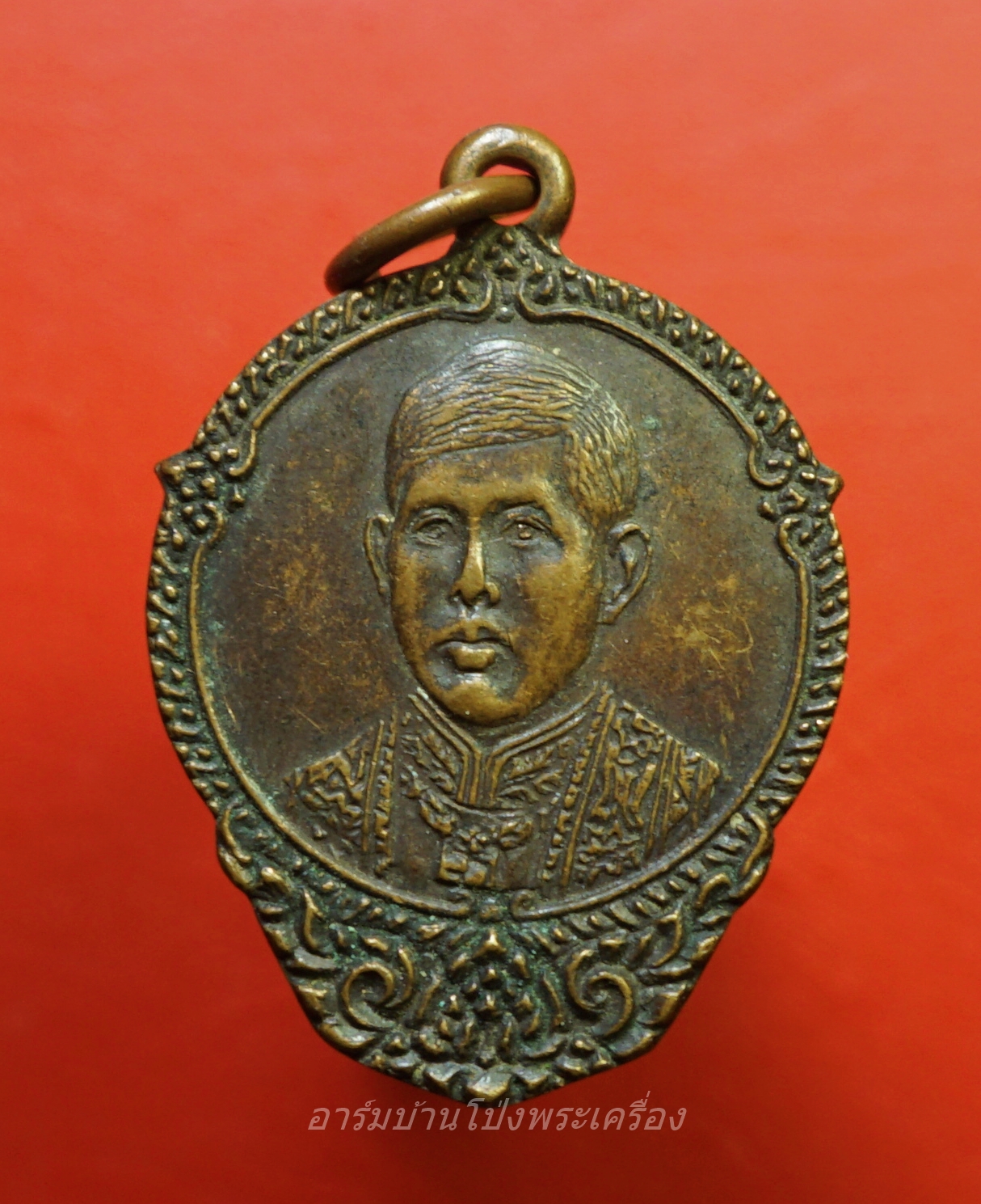 หลวงพ่อคิ้ม วัดหนองเสือ เหรียญในหลวง ร.๑๐ ที่ระลึกโดยเสด็จพระราชกุศล ปี๒๕๒๑ เนื้อทองแดง(องค์ที่1)