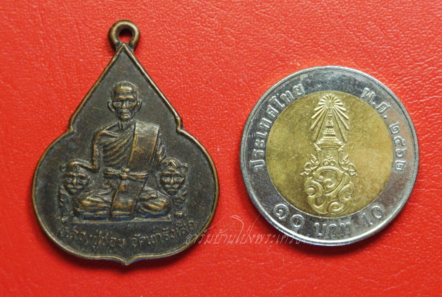 หลวงปู่ชอบ วัดเขารังเสือ รุ่นฉลองอายุ๗รอบ จับหัวเสือ เนื้อทองแดง(องค์ที่4)