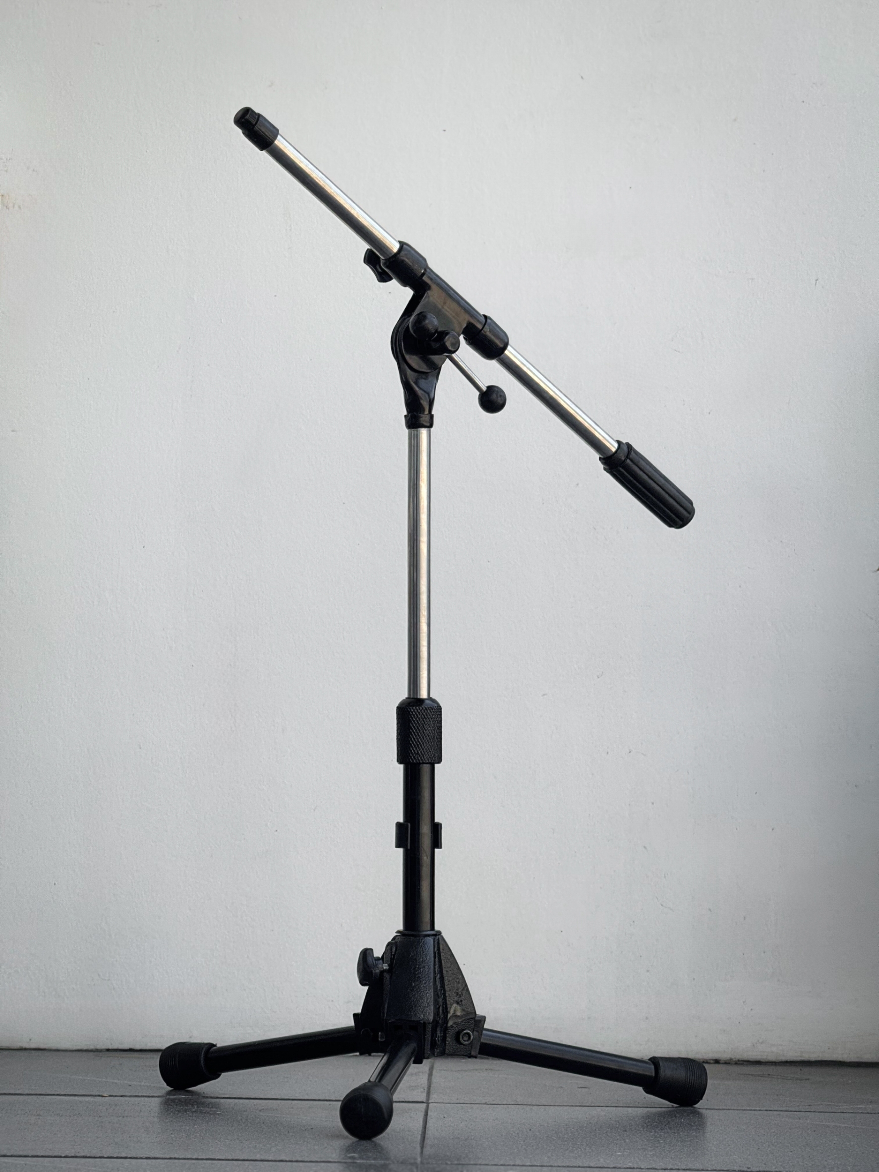 ขาตั้งไมค์ (Baby Boom) M&S รุ่น TH-001 วัสดุโครเมียมแข็งแรง ปรับความสูงได้ ใส่ไมค์ได้หลายแบบ พกพาสะดวก