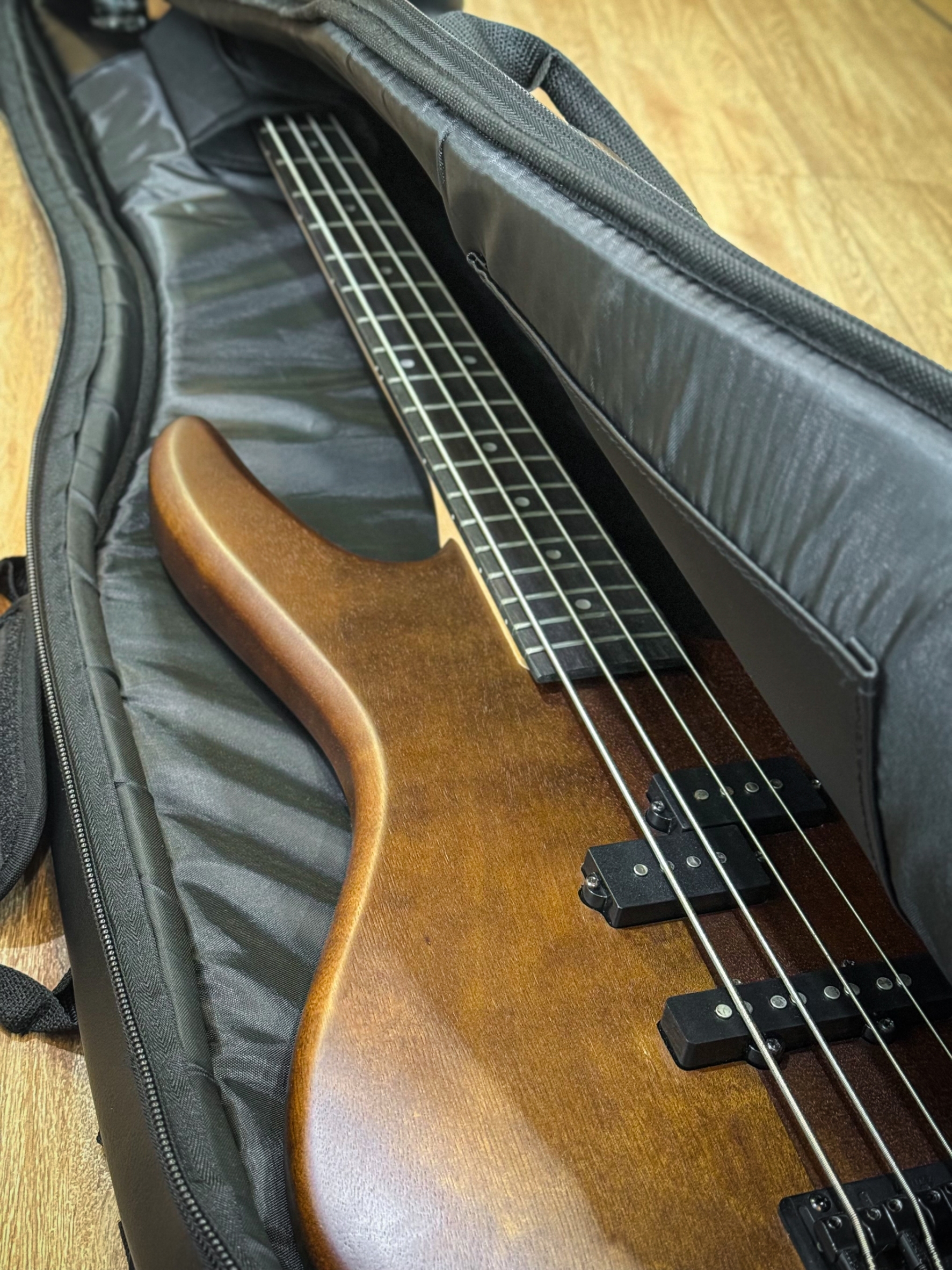 ซอฟเคสเบส TAKANE บุฟองน้ำ 12 มิล Soft Case bass กันน้ำได้ ด้านในมีที่ล็อคคอ หูหิ้ว สายสะพาย