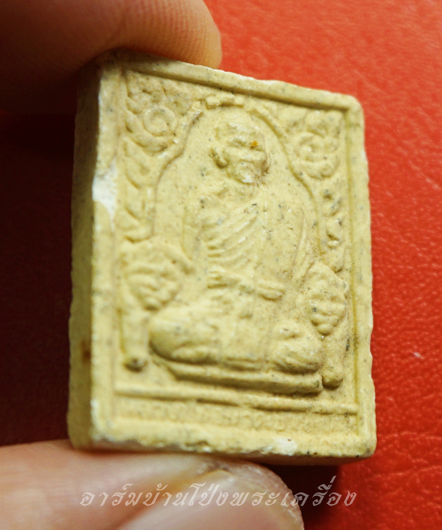 หลวงปู่ชอบ วัดเขารังเสือ พระผง รูปเหมือน จับหัวเสือ(องค์ที่2)