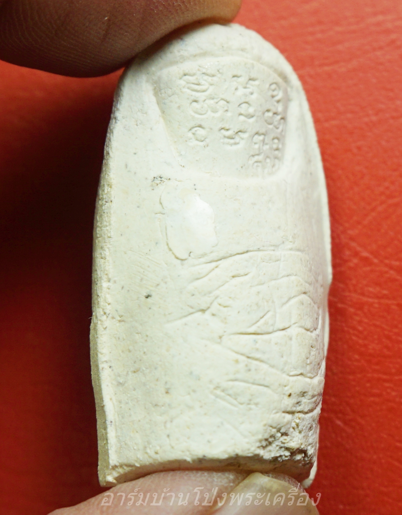 หลวงพ่อคูณ วัดบ้านไร่ นิ้วโป้งจำลอง ลงอักขระยันต์ ปี๒๕๓๖ เนื้อผง(องค์ที่1)