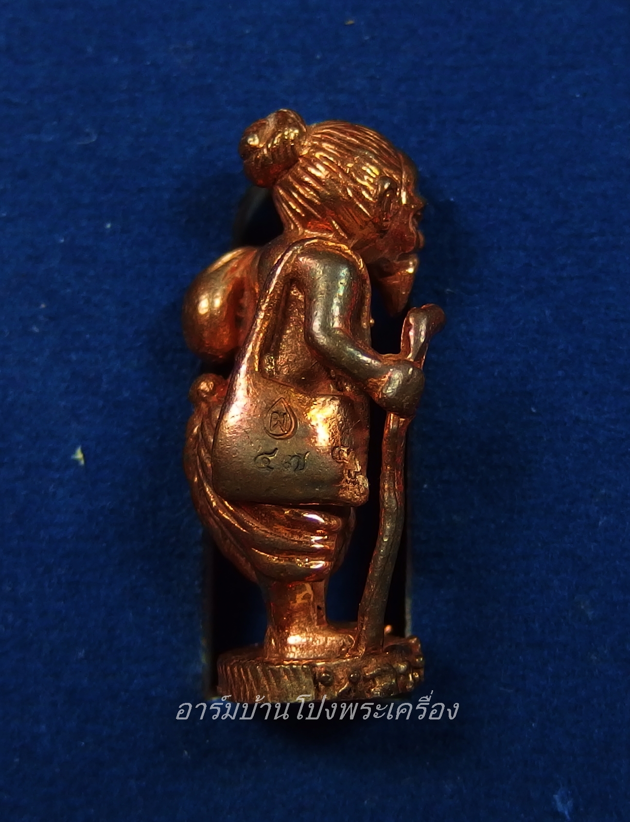 หลวงปู่แผ้ว วัดรางหมัน รูปหล่อชูชก เนื้อนวะ ปี๒๕๕๑ ตอกเลข๔๗(องค์ที่3)