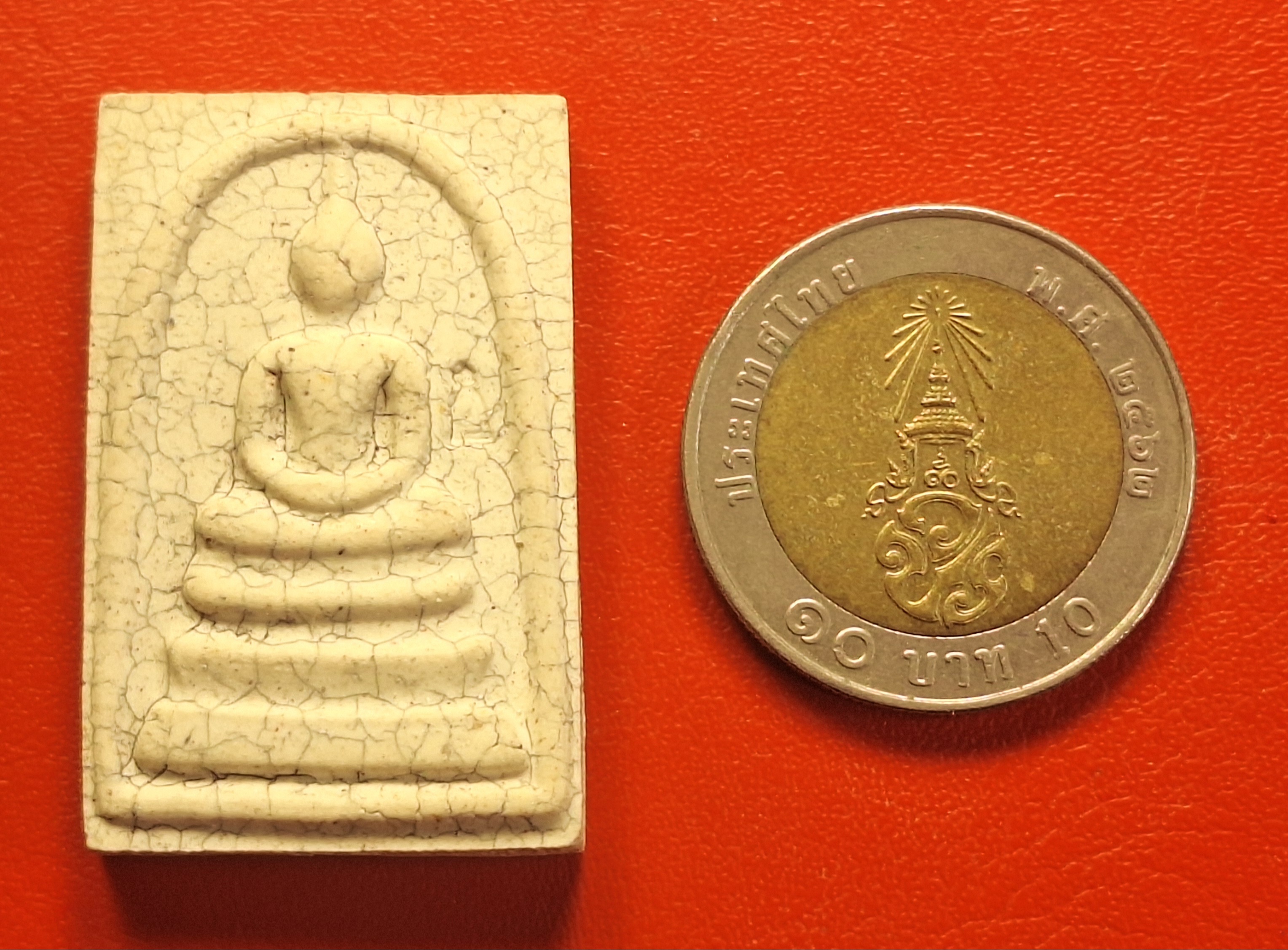 พระสมเด็จ วัดระฆังโฆษิตาราม รุ่นแตกลายงา ปี๒๕๕๖ ด้านหน้าปั๊มโค๊ตระฆัง ด้านหลังปั๊มตราวัด(องค์ที่2)