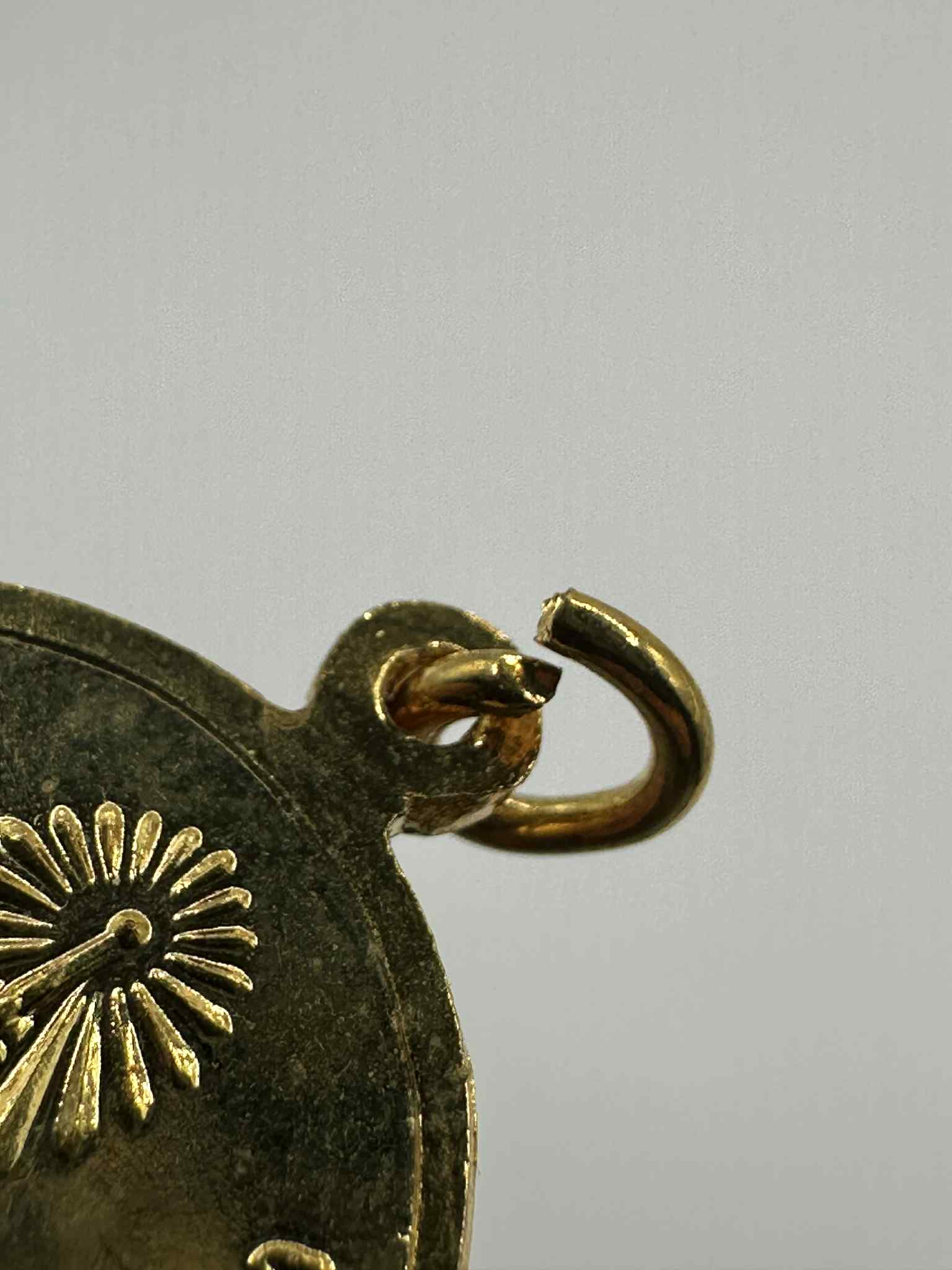 24.เหรียญกะไหล่ทอง เสด็จพ่อ ร.5 ครบรอบ 80 ปี โรงเรียนปิยะมหาราชาลัย ปี 2532