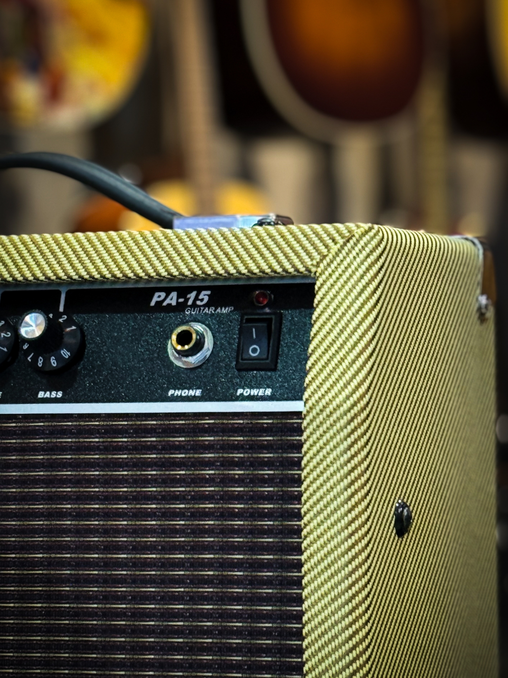 Penny Dollar ตู้แอมป์กีต้าร์ไฟฟ้า รุ่น PA-15 ขนาด 15 วัตต์ ฟรีสายแจ็ค