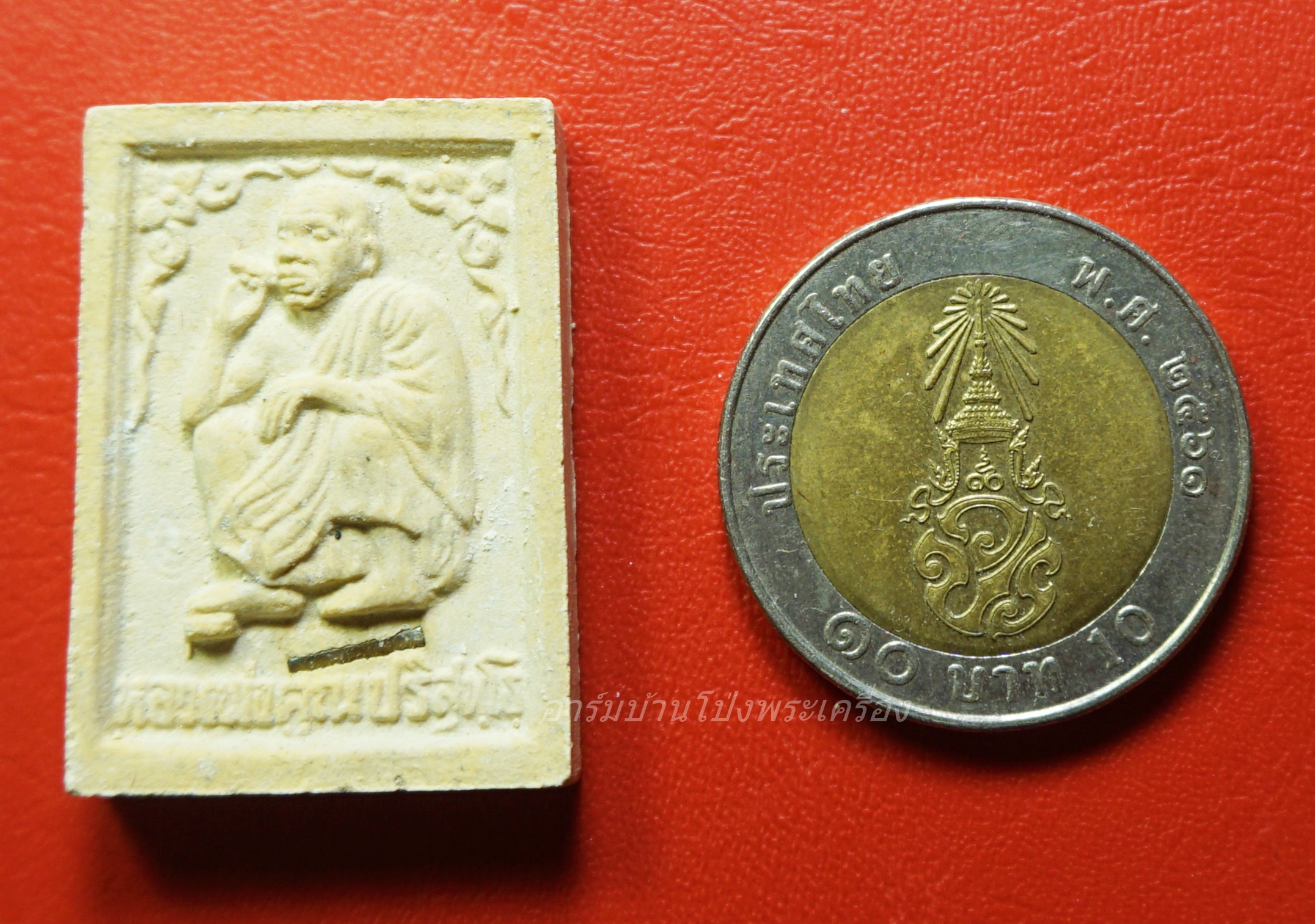 หลวงพ่อคูณ วัดบ้่นไร่ รุ่นกูทำเอง สิริมงคล แซยิด๗๑ เนื้อผง ฝังตะกรุด(องค์ที่1)