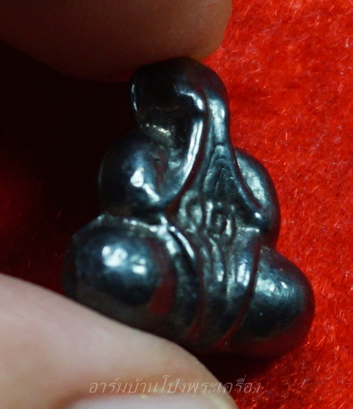 หลวงพ่อคิ้ม วัดหนองเสือ พระปิดตา พิมพ์เล็ก เนื้อเมฆพัด(องค์ที่1)