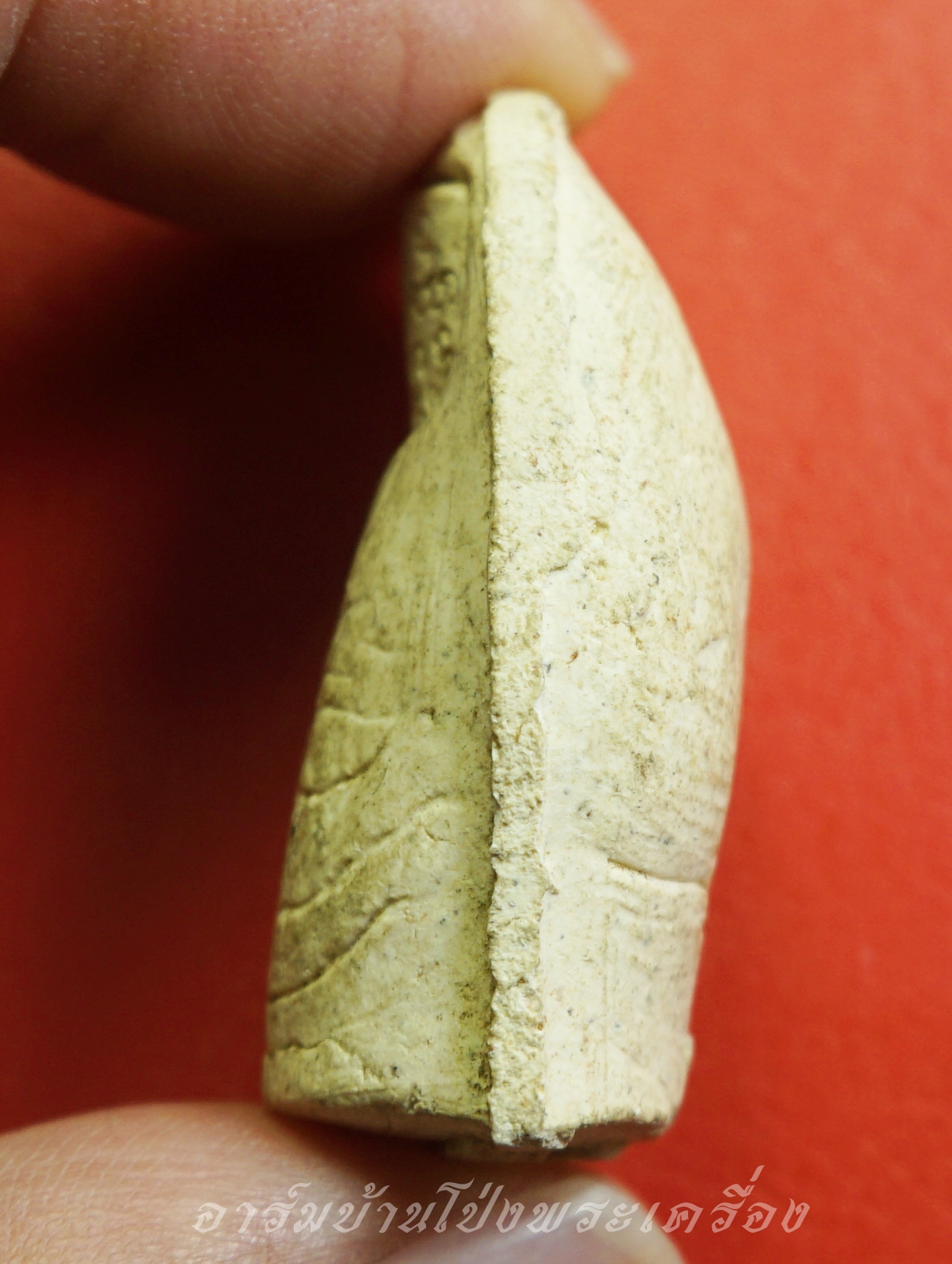 หลวงพ่อคูณ วัดบ้านไร่ นิ้วโป้งจำลอง ลงอักขระยันต์ ปี๒๕๓๖ เนื้อผง(องค์ที่2)