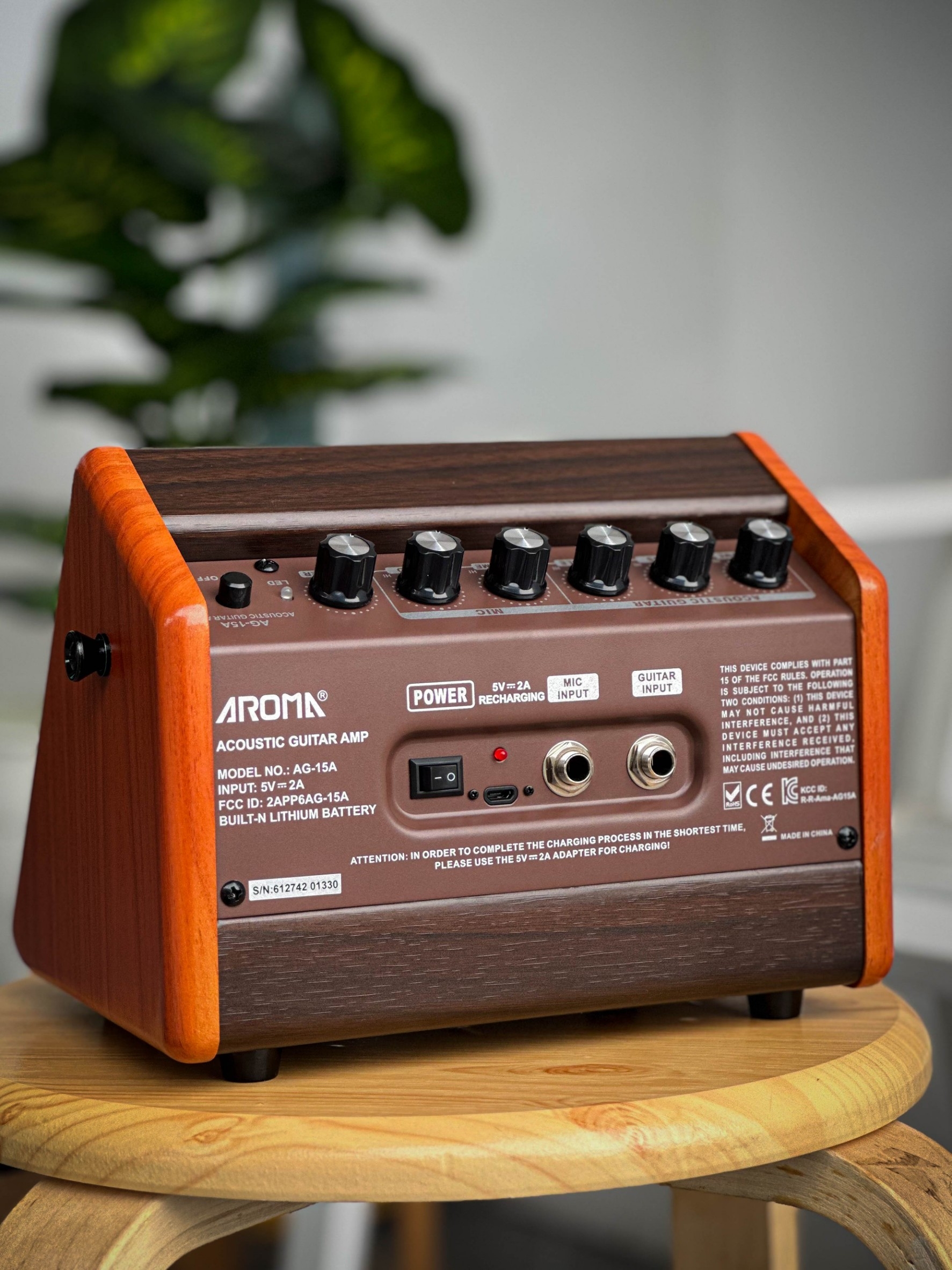 AROMA AG-15A แอมป์กีตาร์โปร่ง ขนาด 15 วัตต์ ต่อบลูทูธได้ + ช่องเสียบไมค์ (แอมป์อคูสติก Acoustic Guitar Amp) FREE!! สายหนัง