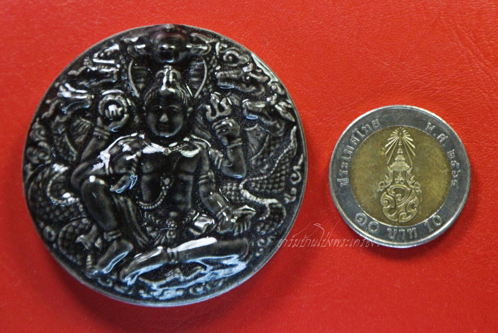 จตุคามรามเทพ เนื้อกระเบื้องเคลือบสีดำ หลังเจดีย์ปั๊มตรายาง ไม่ทราบรุ่นใครรู้เอาไปครับ(องค์ที่1)