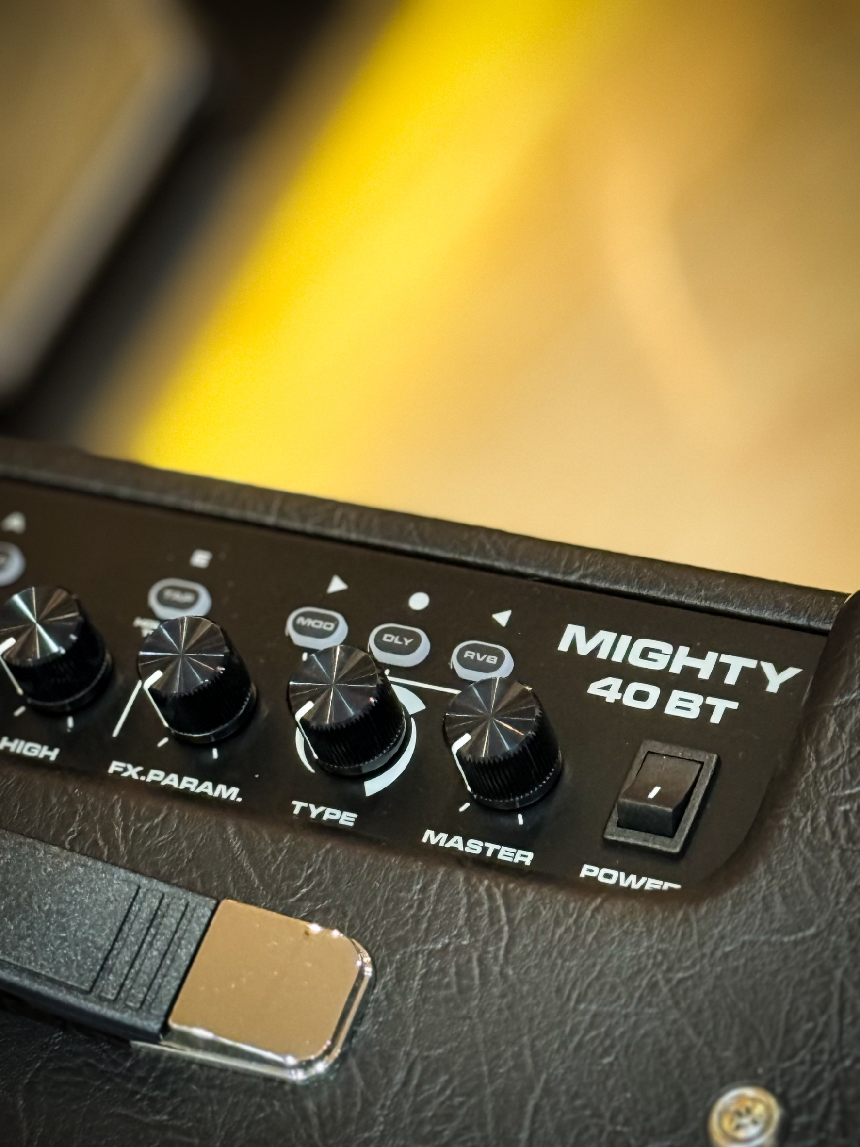 Nux รุ่น Mighty 40 BT MK II มีจูนเนอร์ในตัว / Bluetooth มาพร้อม 18 เอฟเฟ็กต์ในตัว