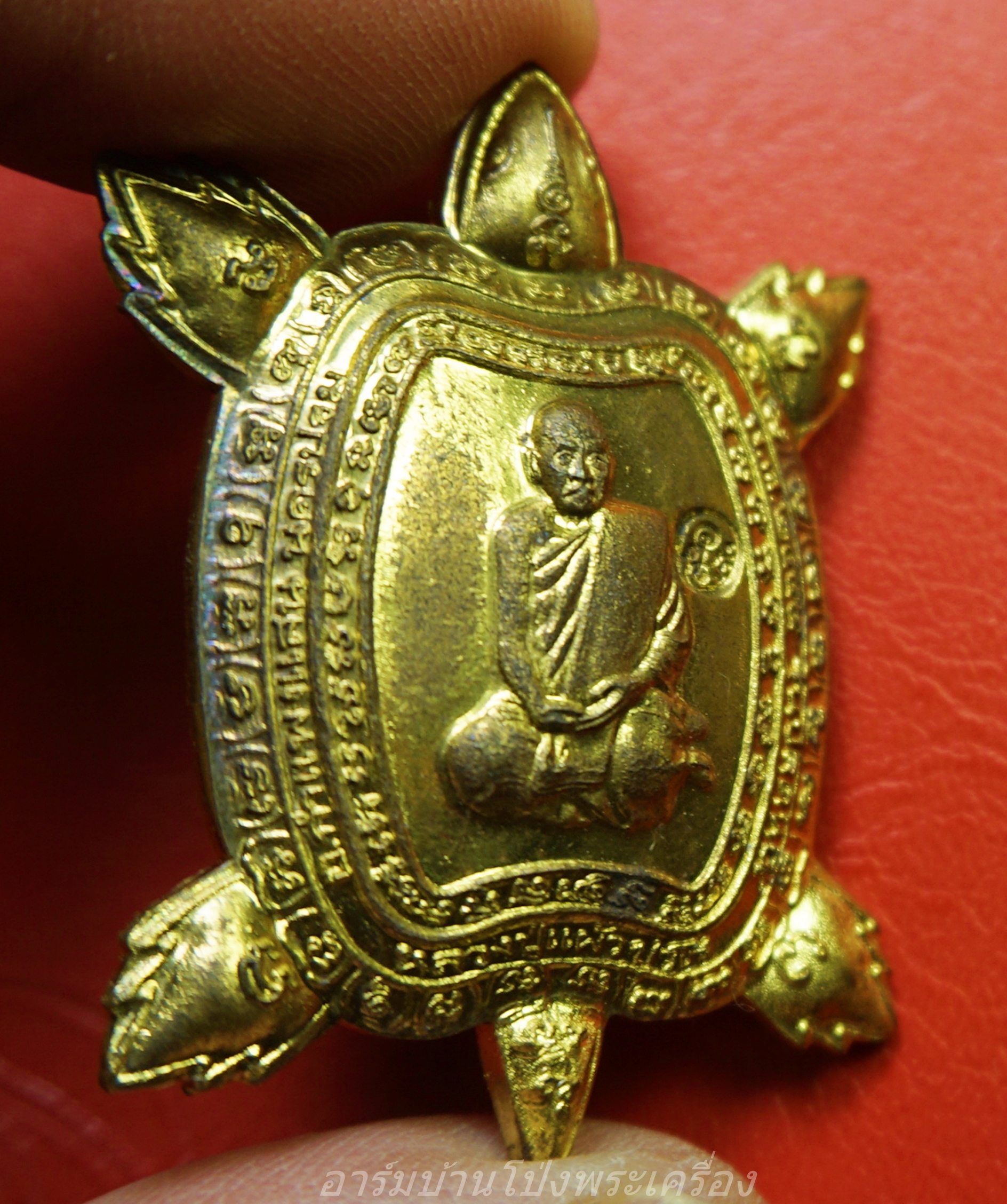 หลวงปู่แผ้ว ปวโร วัดหนองพงนก พญาเต่าเรือนนำโชค รุ่นปลดหนี้ พิมพ์ใหญ่ พิธีจักรพรรดิตราธิราช ๑๐๘ เกจิ ปี๒๕๕๐ เนื้อฝาบาตร(องค์ที่2)