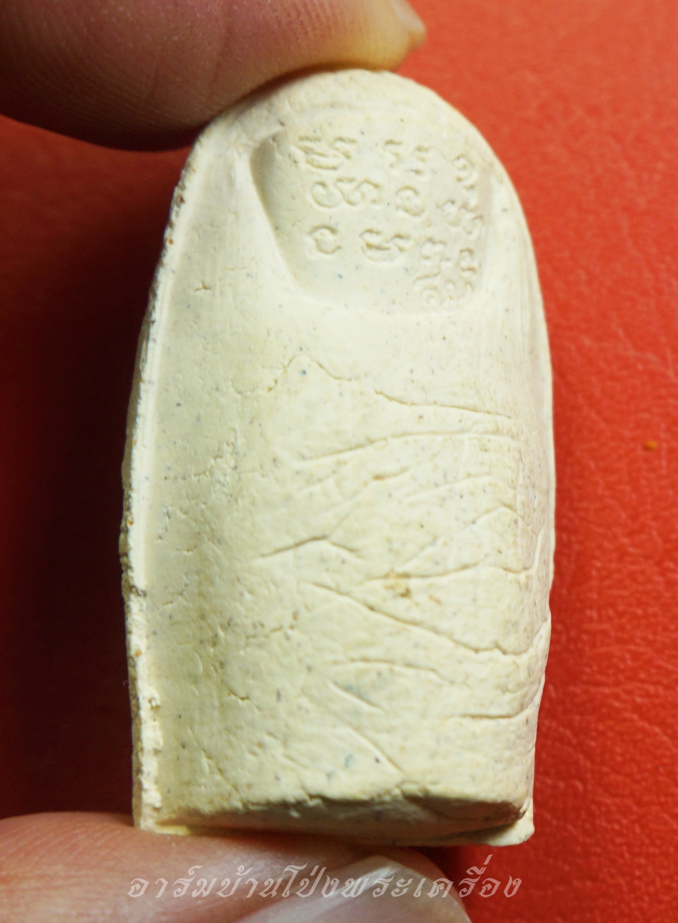 หลวงพ่อคูณ วัดบ้านไร่ นิ้วโป้งจำลอง ลงอักขระยันต์ ปี๒๕๓๖ เนื้อผง(องค์ที่3)