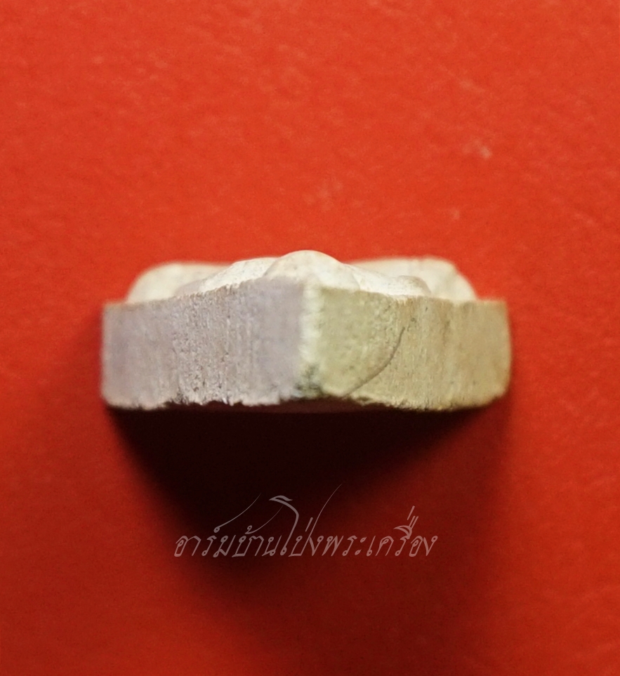 หลวงพ่อยิด วัดหนองจอก จ.ประจวบคีรีขันธ์ นางพญา เนื้อผง มีเส้นเกศา(องค์ที่1)