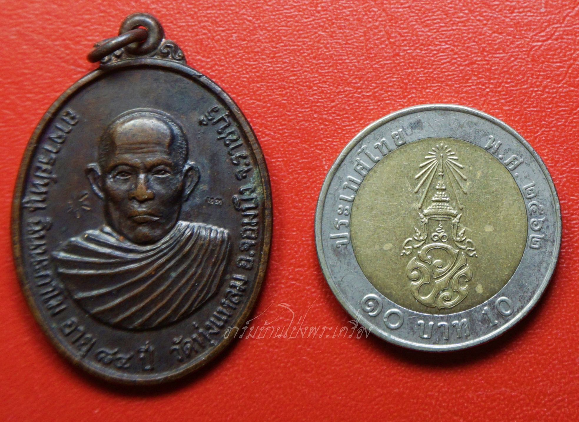 หลวงปู่หนู วัดทุ่งแหลม รุ่นอายุ๘๔ปี ปี๒๕๒๓ ตอกโค๊ตดอกจันทร์และเลข๒๓ เนื้อทองแดงรมดำ(องค์ที่1)