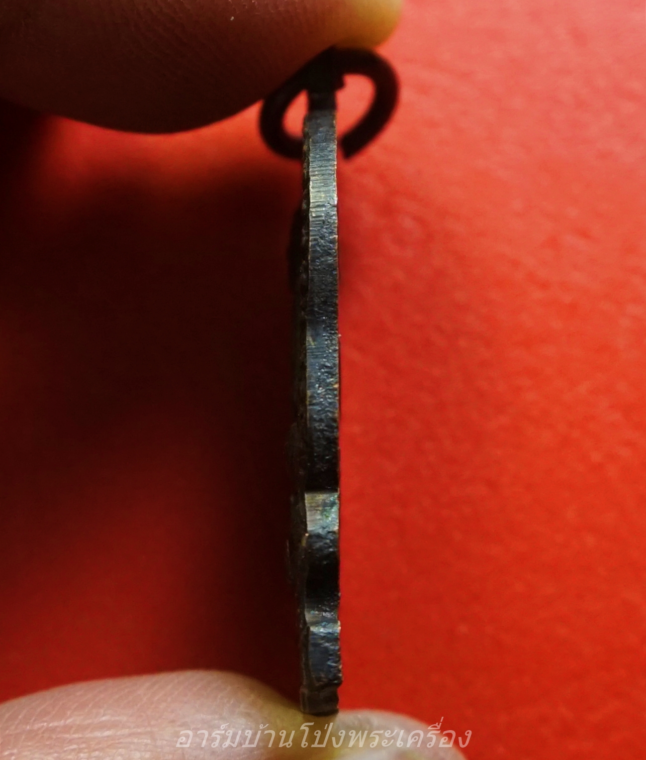 หลวงพ่อคูณ วัดบ้านไร่ เหรียญนั่งพาน รุ่นกูให้ทำ ผู้บูชารวยลูกเดียว ปี๒๕๓๖ ตอกโค๊ดด้านหน้า เนื้อทองแดง(องค์ที่1)