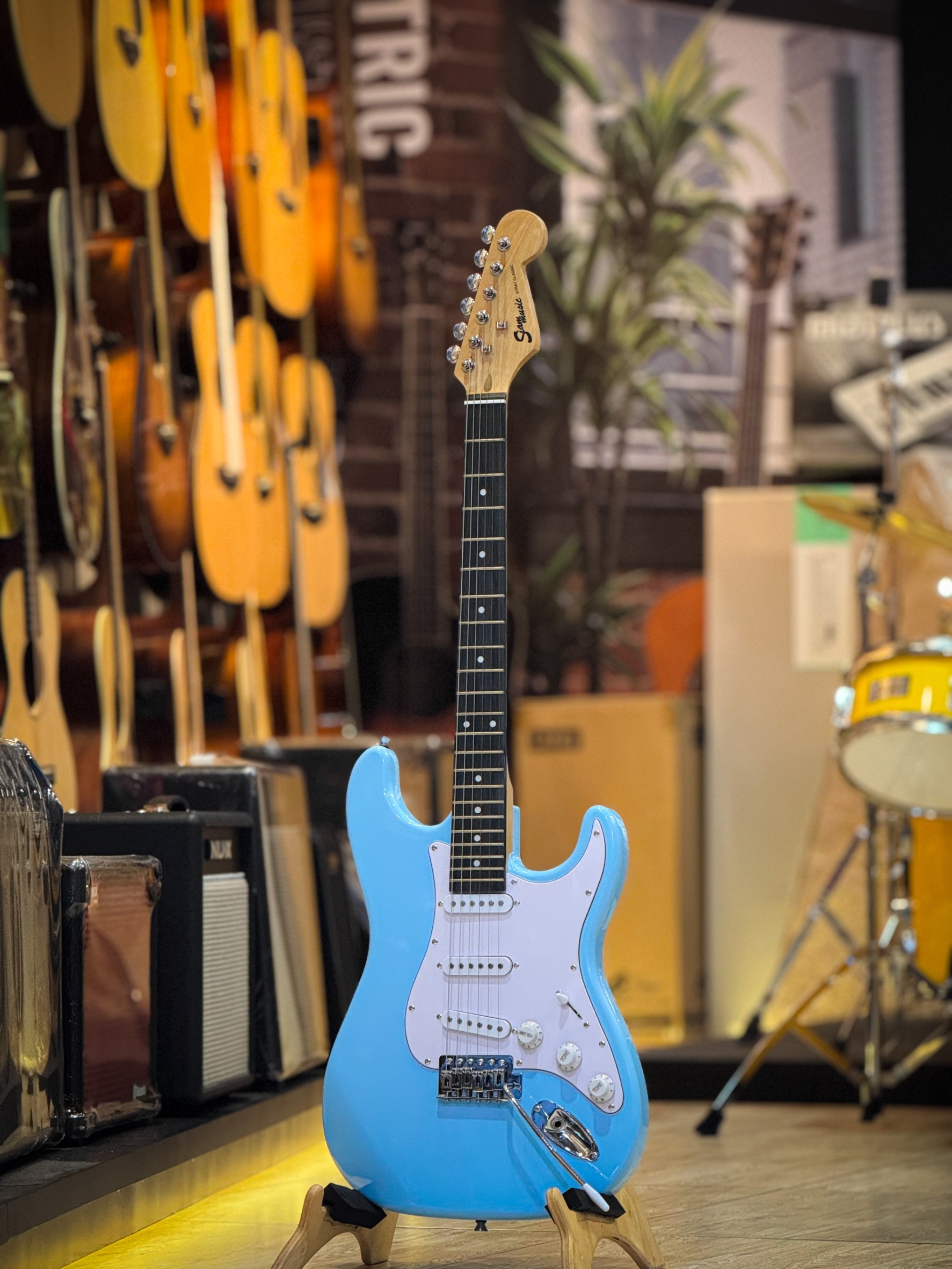 Siam Music กีต้าร์ไฟฟ้า สีฟ้า ST-001 ปิ๊กอัพ SSS พร้อม กระเป๋า ปิ๊ก คันโยก สายแจค