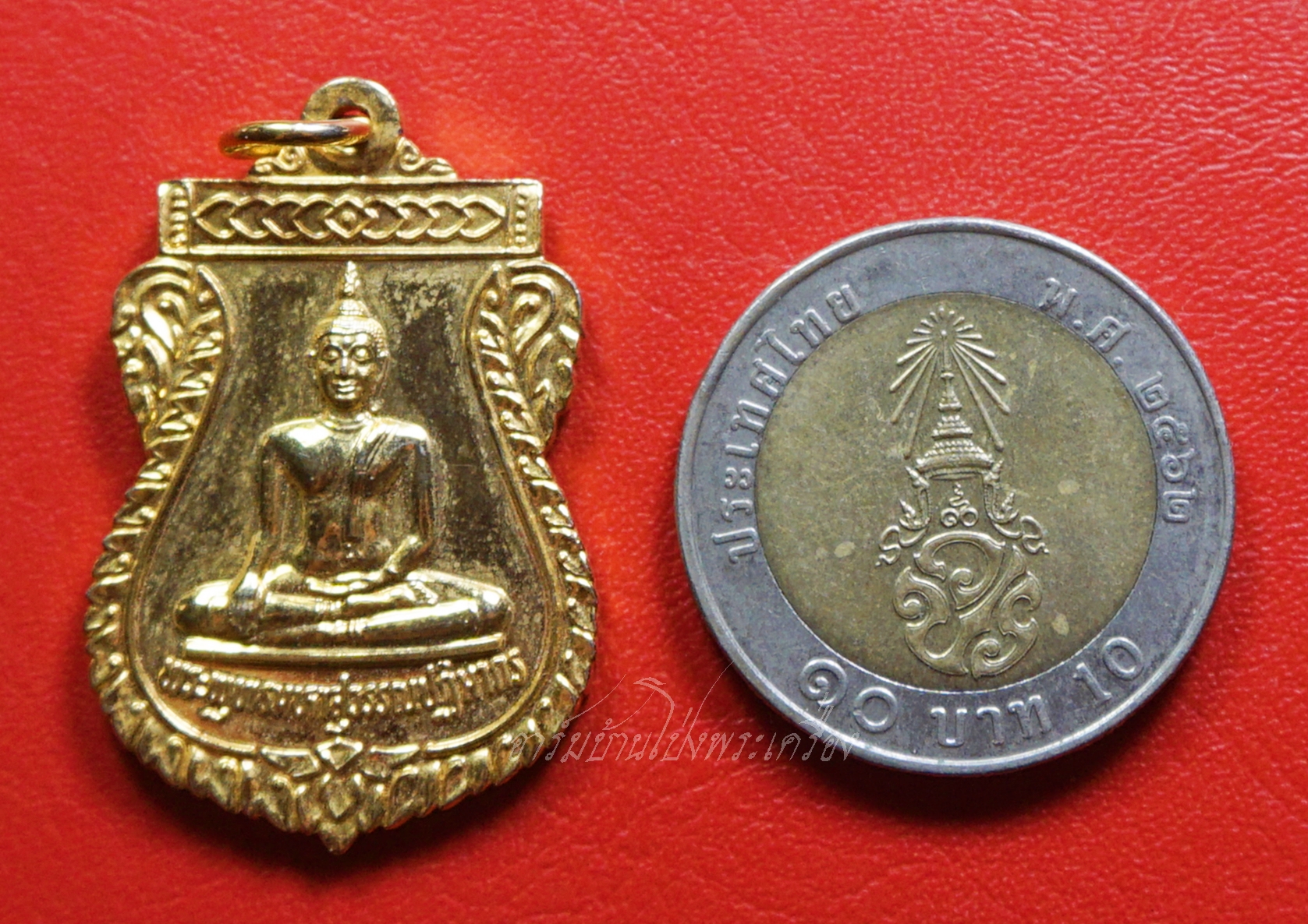 เหรียญเสมา พระพุทธมหาสุวรรณปฏิมากรหรือหลวงพ่อทองคำ วัดไตรมิตร ปี๒๕๓๘ เนื้อกะไหล่ทอง เจ้าคุณธงชัยสร้าง(องค์ที่1)