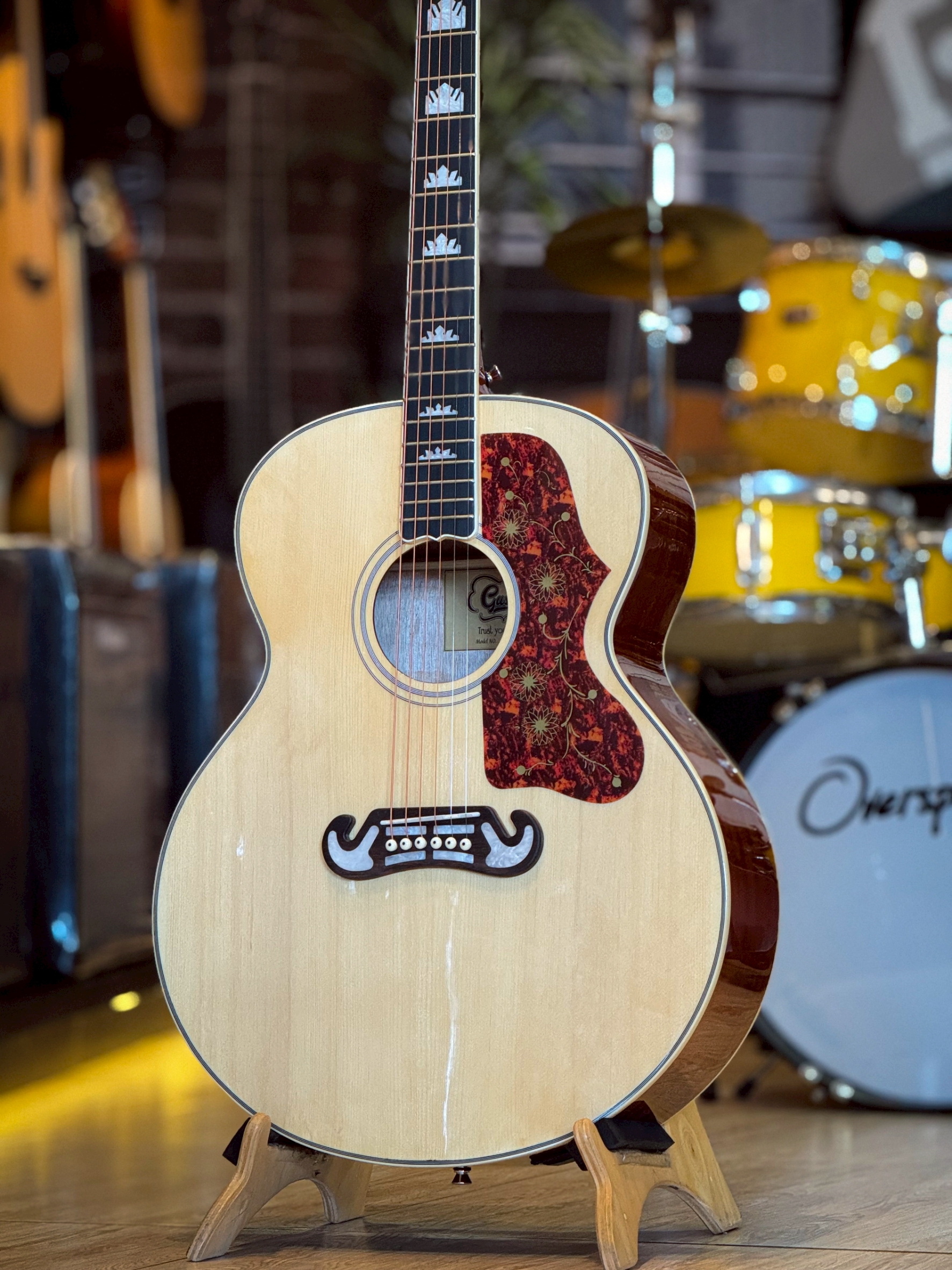 กีตาร์โปร่งไฟฟ้า Gusta JG10E II ขนาดจัมโบ้ 42 นิ้ว เสียง กังวาน หางเสียงยาว ภาคไฟฟ้า Gusta GT-18