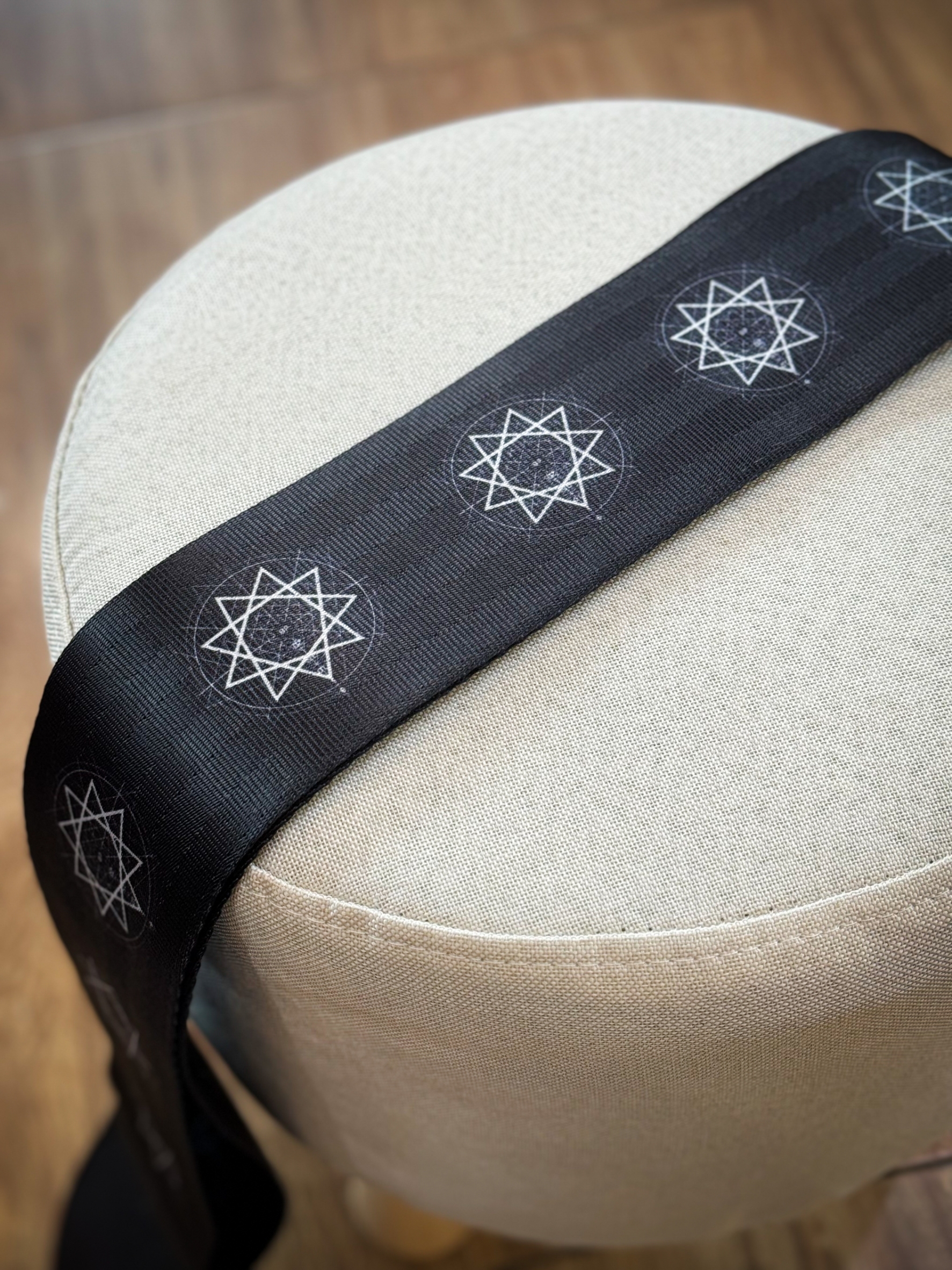 สายสะพายกีต้าร์ | เบส รุ่น MUSE'S B1 Star วัสดุเส้นใย Polyester ปรับระดับสายได้ถึง 150cm. หัวทำจากหนัง PU