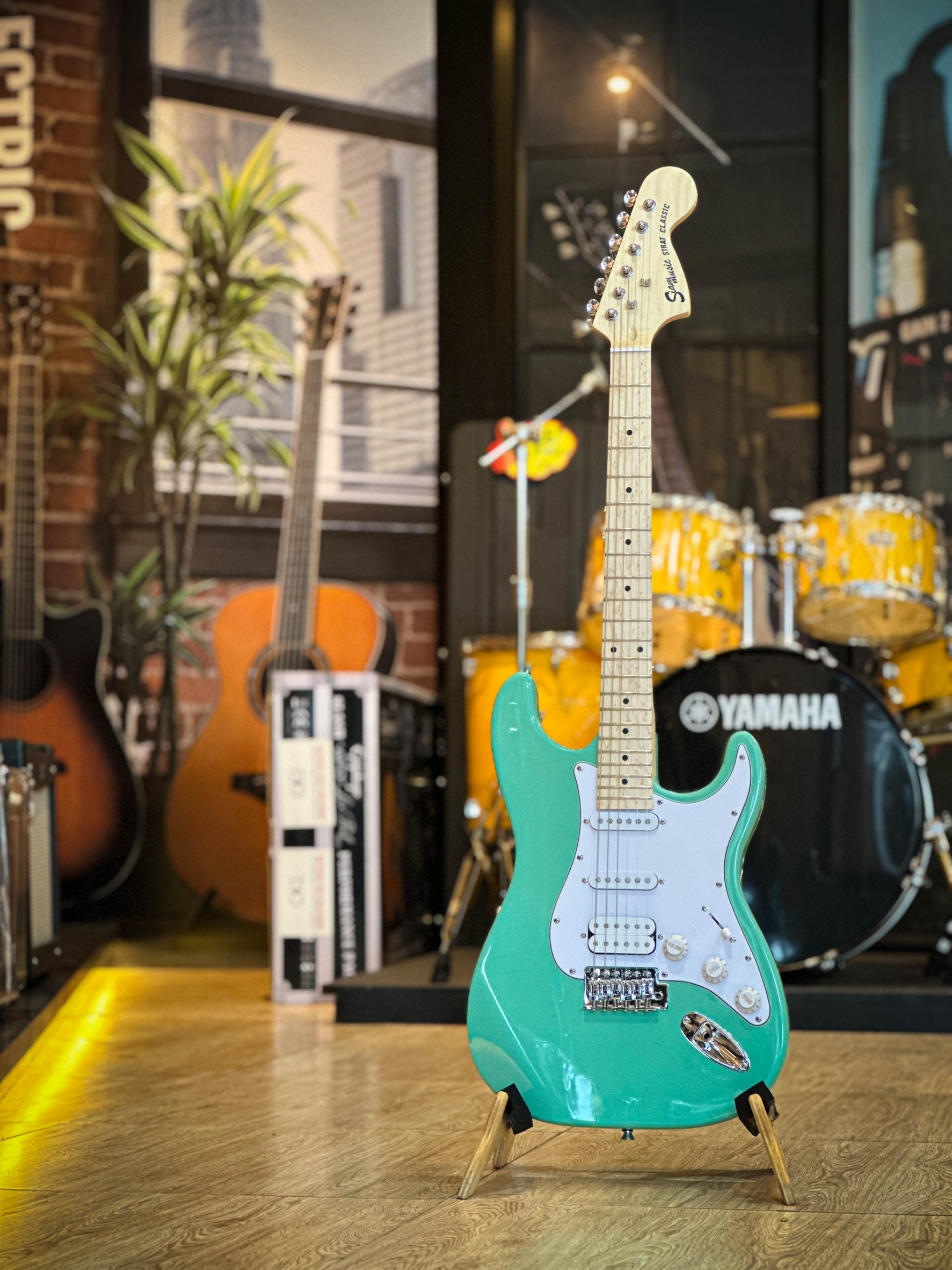 Siam music กีต้าร์ไฟฟ้า ST-111 คอขาว ปิ๊ักอัพ SSS (สีเขียว) ฟรี สายแจ็ค ปิ๊ก2 คันโยก ประแจ เพิ่ม GA-10