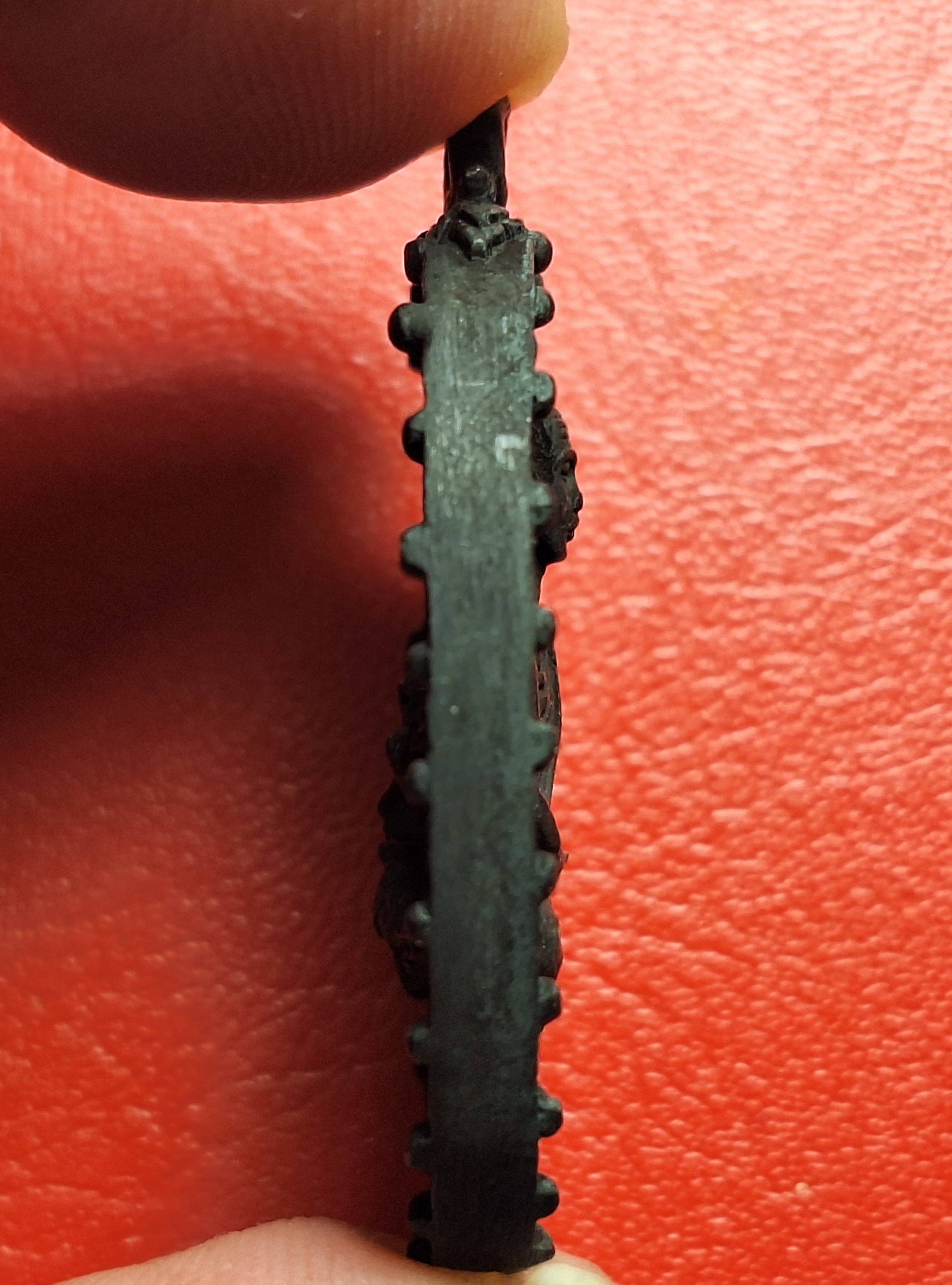 หลวงพ่อปราโมทย์ วัดเขาชะงุ้ม เหรียญหล่อ เนื้อทองเหลืองรมดำ(องค์ที่2)