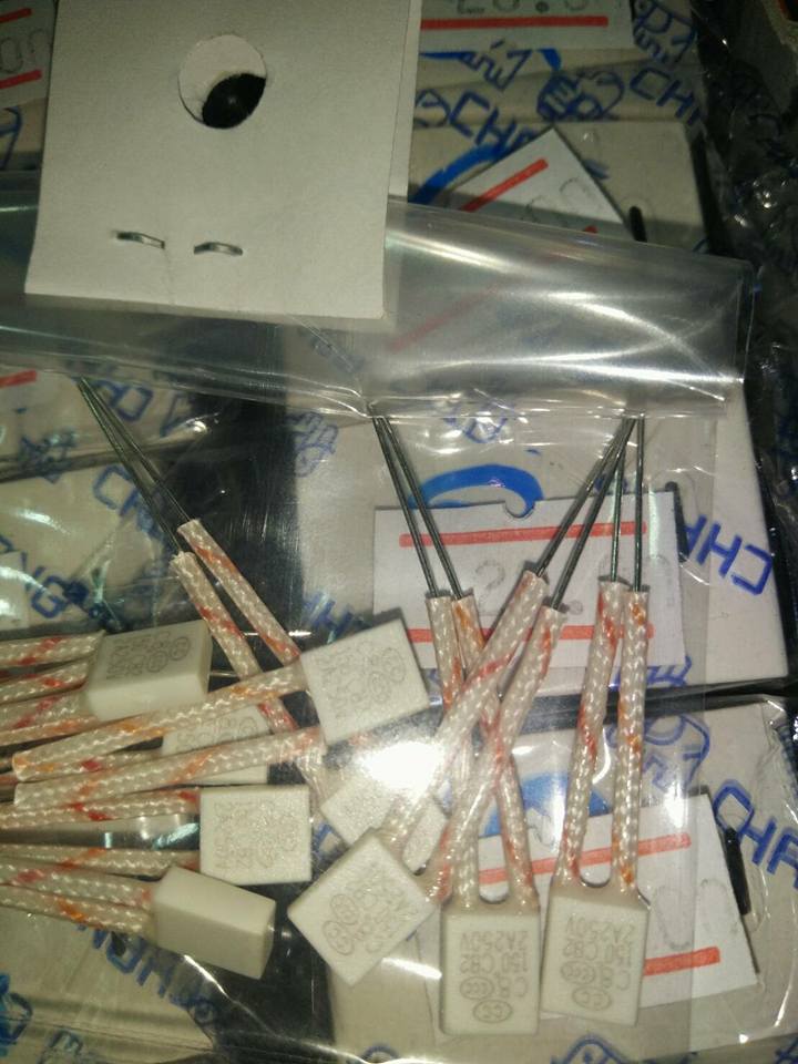 เทอร์โมฟิวส์(ThermoFuse)150c องศาc 2A 250VACตัวพลาสติกทรงสี่เหลี่ยม