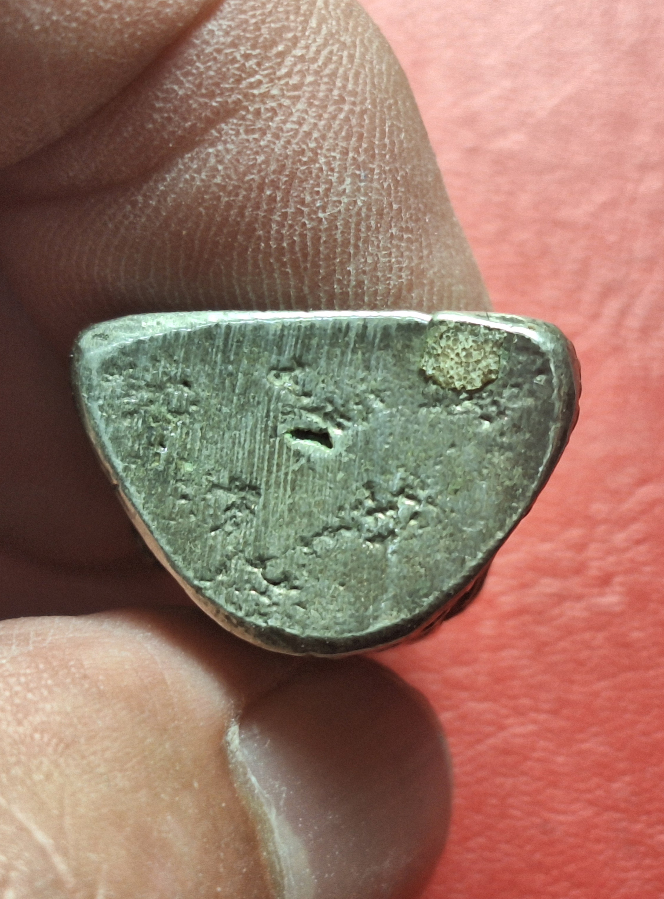 พระอธิการบัว วัดเขาแดน รูปหล่อ เนื้อเงิน(องค์ที่1)