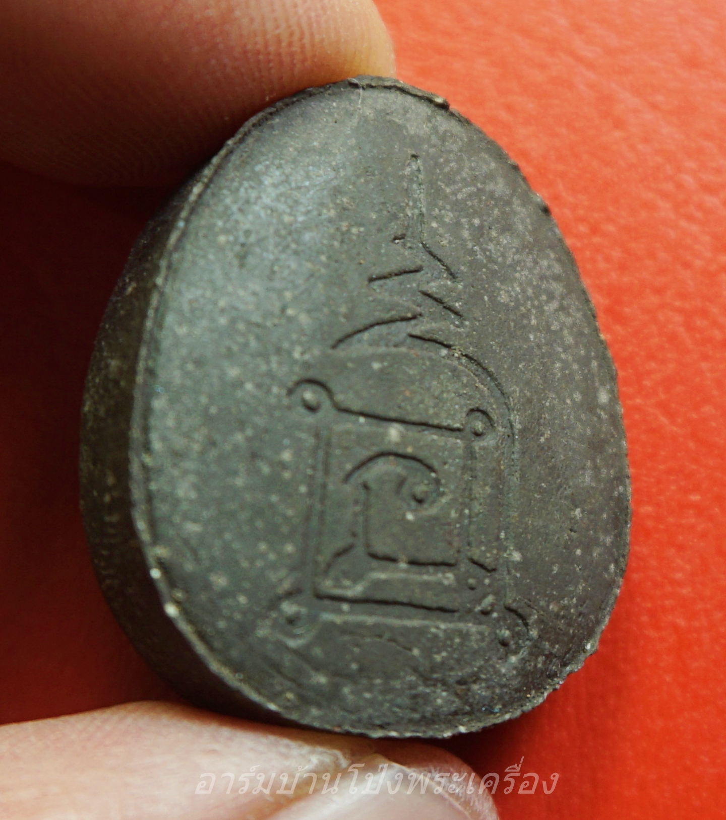 หลวงพ่อกุหลาบ วัดไทรอารีรักษ์ ปิดตา มหาลาภ กนกข้าง รุ่นเงินล้าน ปี๔๖ เนื้อผงสีดำ(องค์ที่1)