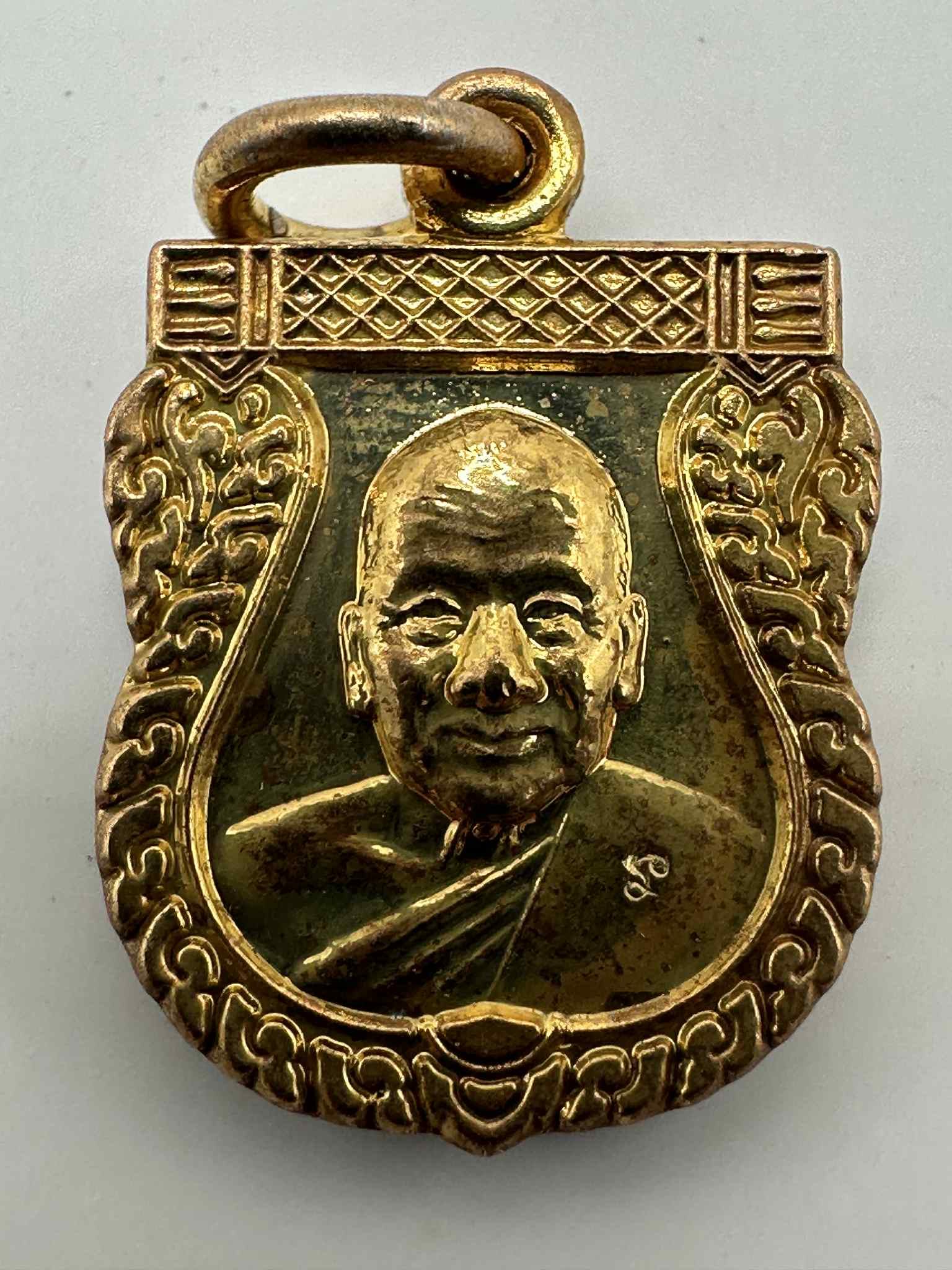 29.เหรียญกะไหล่ทอง อวยพร รุ่นเฮ็งตลอดปีดีตลอดไป หลวงพ่อเปิ่น วัดบางพระ นครปฐม