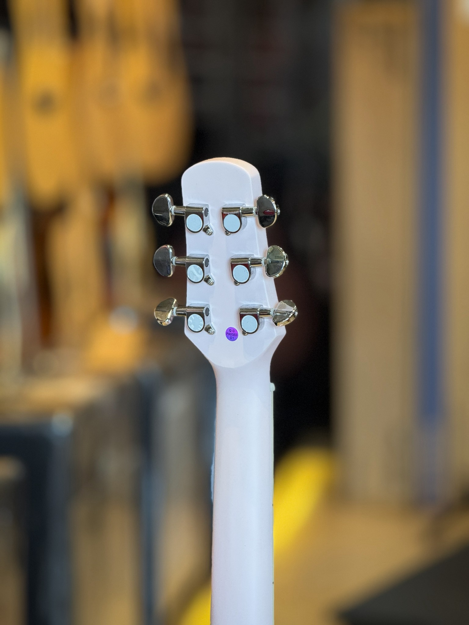 Daisy กีตาร์โปร่ง รุ่น D-100 New ขนาด 36 นิ้ว เปลี่ยนลายปิ๊กการ์ด พร้อมซอฟเคส ปิ๊ก4อัน คู่มือ