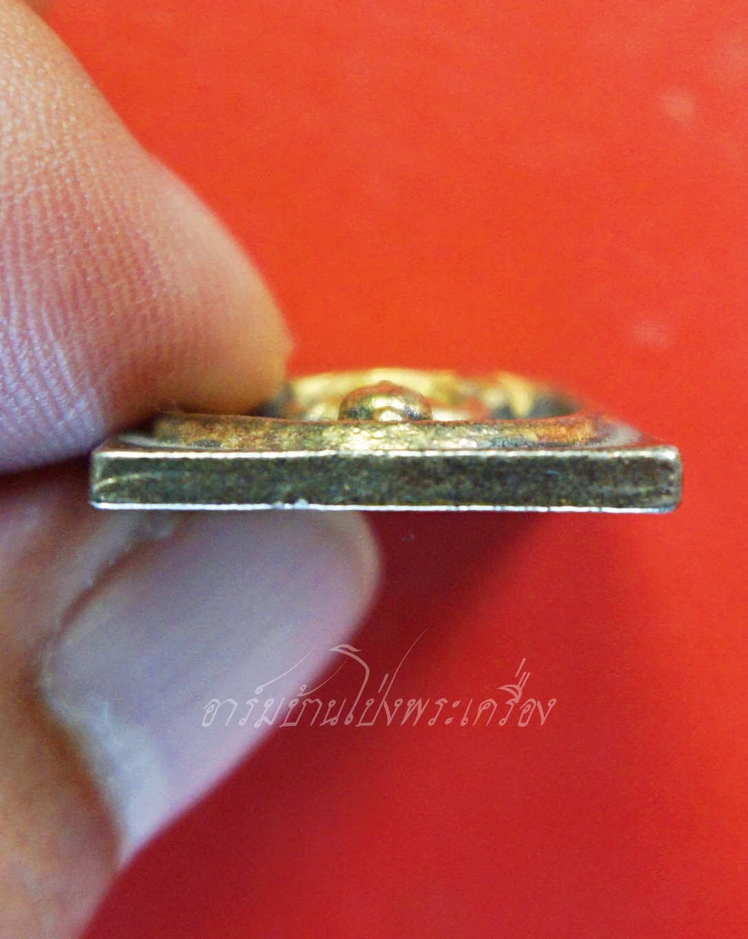 พระสมเด็จ สาริกาลิ้นทอง หลวงพ่อเกษม วัดม่วง จ.อ่างทอง รุ่นเสาร์ห้า ปี๒๕๓๖ เนื้อโลหะทาทอง(องค์ที่1)