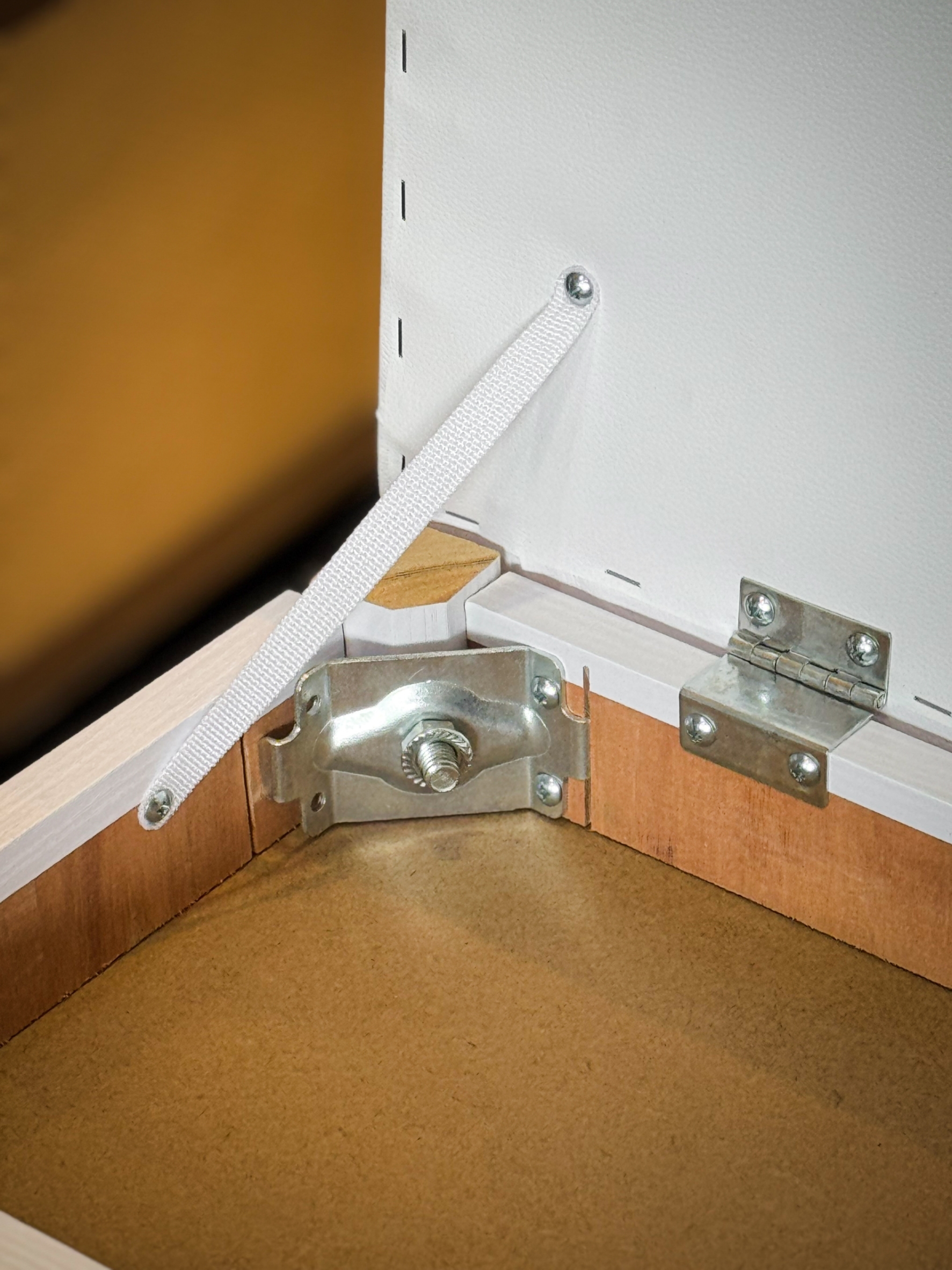 เก้าอี้เปียโน ดำ / ขาว Badger รุ่น HY-703 ปิดเบาะได้ เบาะหุ้มหนัง PU อย่างดี บุฟองน้ำหนา โครงฐานแข็งแรง