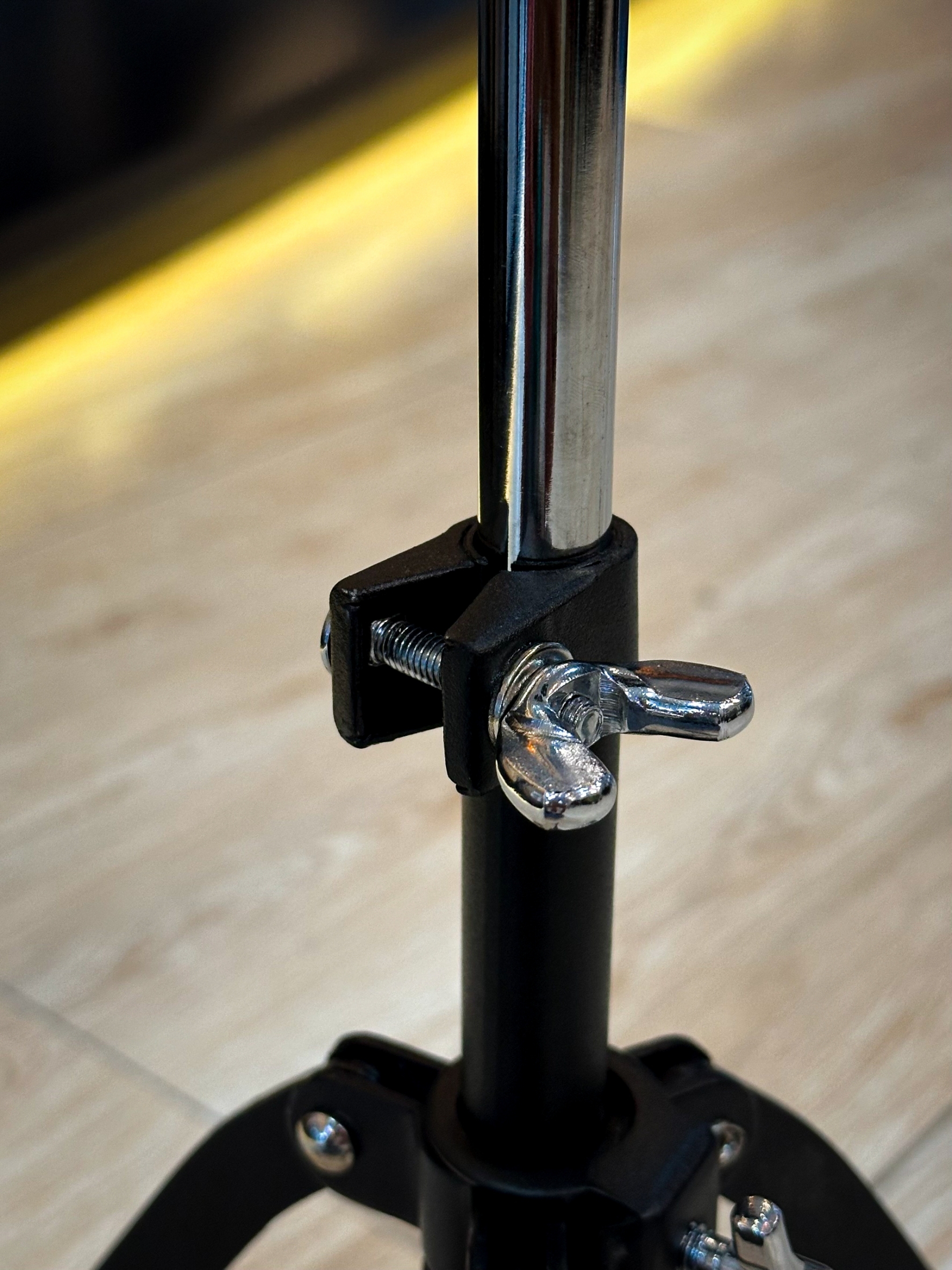 แป้นซ้อมกลอง Zildjian® Graffiti Practice Pad ขนาด 6 นิ้ว (15.24 ซม.) แป้นแบบซิลิโคน ด้านล่างมีฐานกันลื่น พกพาสะดวก