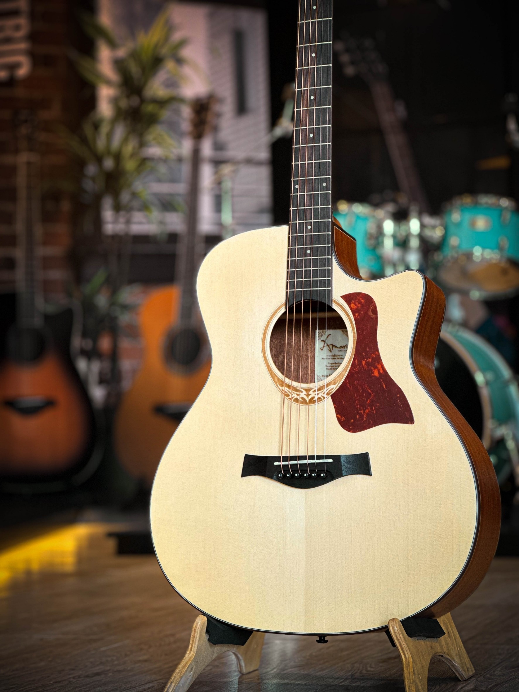 กีต้าร์โปร่งไฟฟ้า Amari รุ่น AM-428 C สีไม้ Top Solid ไม้มะฮอกกานี พร้อม กระเป๋าเทา-ส้ม ปิ๊ก ประแจ คาโป้