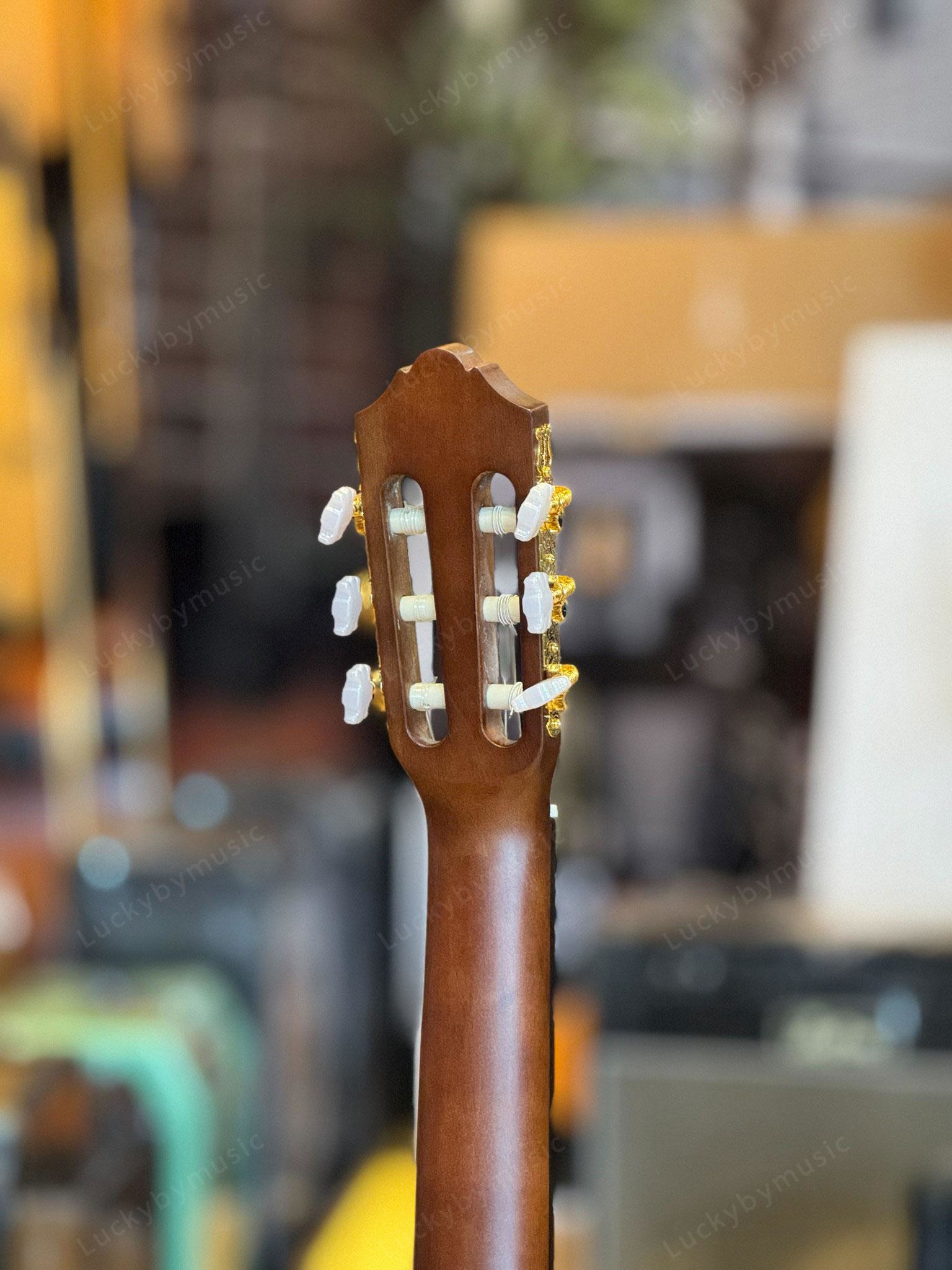 กีต้าร์คลาสสิค รุ่น C70 Yamaha Classical Guitar