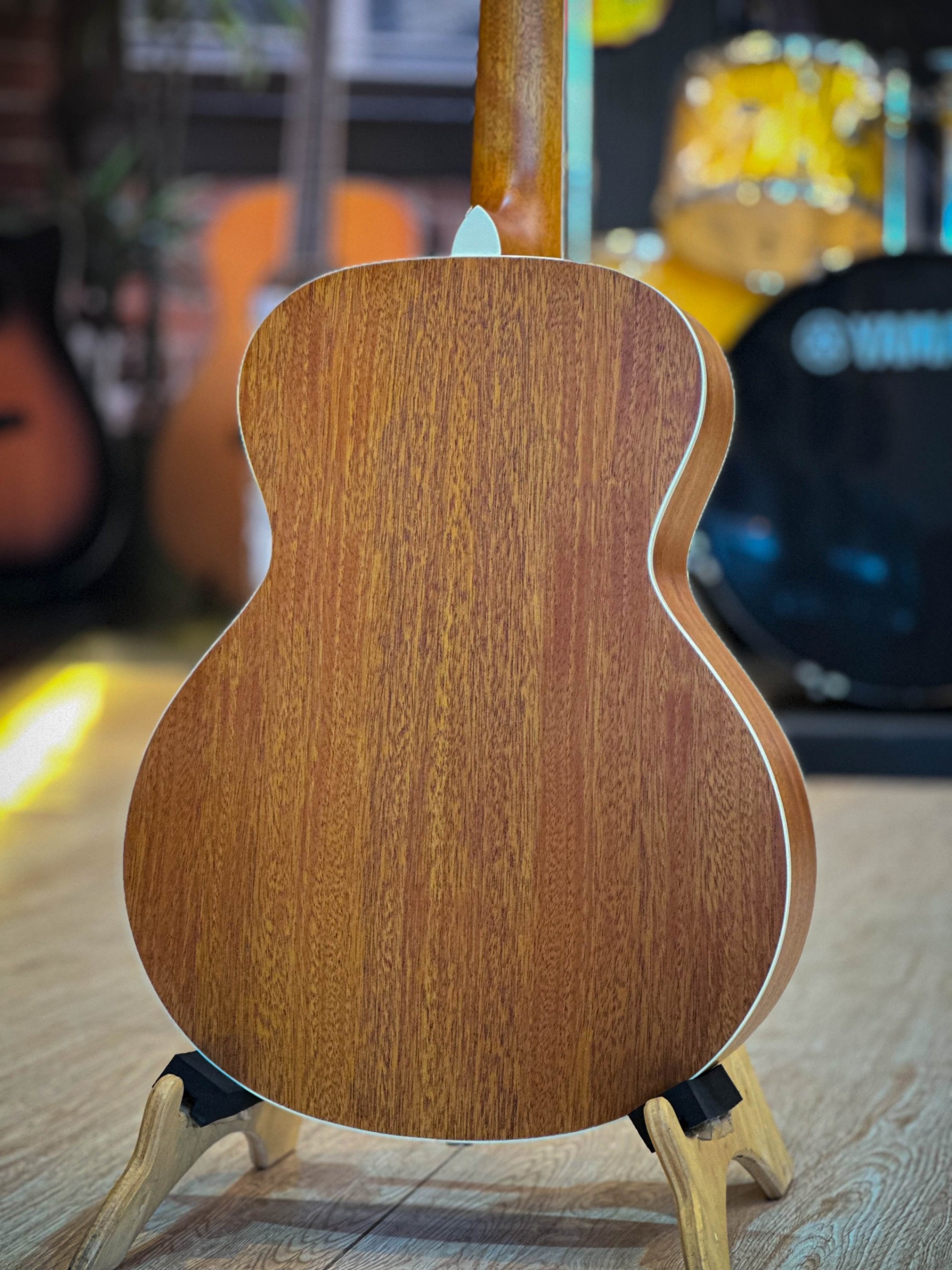 กีตาร์โปร่ง Mclorence รุ่น MC-36 ขนาด 36 นิ้ว ไซส์เล็ก เสียงใสกังวาล ขนาดพกพา พร้อมเซตของแถม FREE !! กระเป๋า