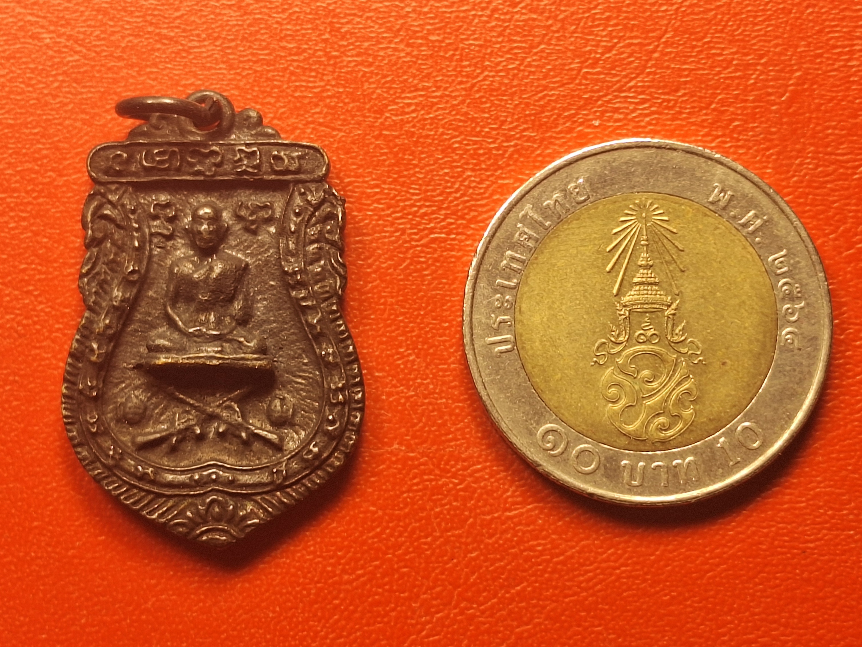 หลวงพ่อพุฒ วัดกลางบางพระ เหรียญหล่อนั่งปืน เนื้อทองแดง(องค์ที่2)