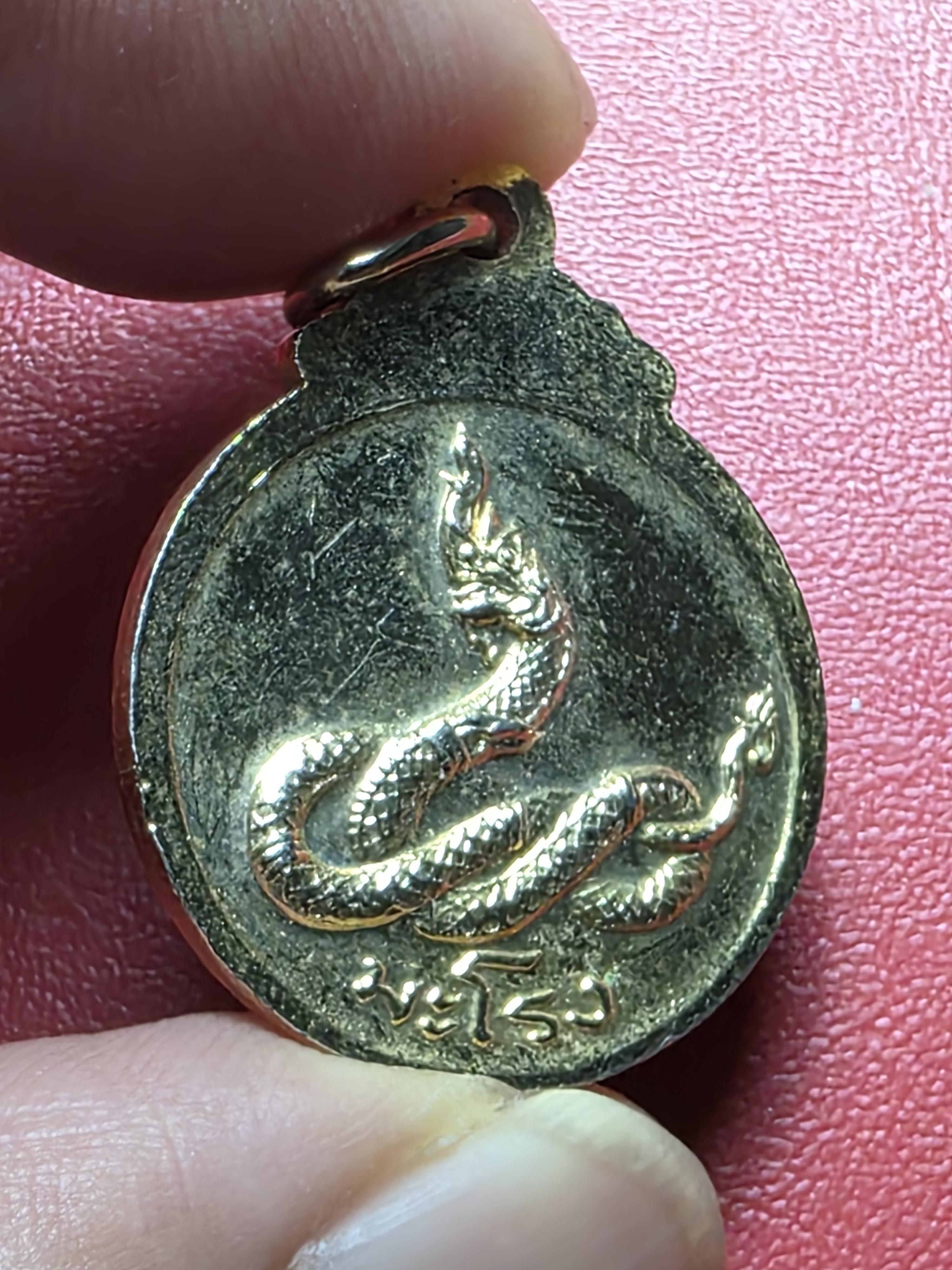 เหรียญพระประจำวันพุธ วัดไทรใหญ่ จ.นนทบุรี หลังปีมะโรง เนื้อกะไหล่ทองลงยา(องค์ที่5)