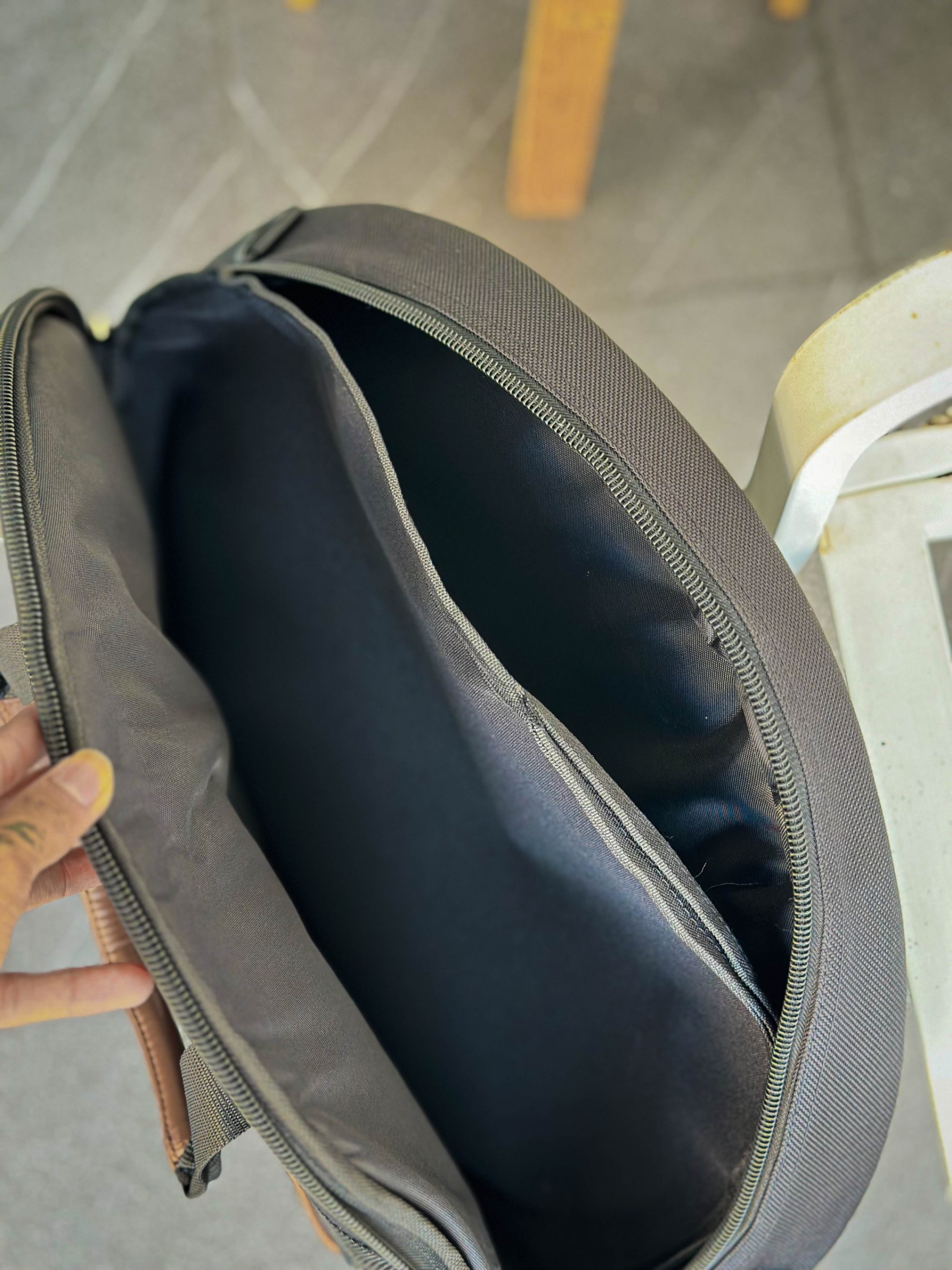 กระเป๋าฉาบ "Jinchuan" บุโฟมฟองน้ำภายในหนา/กันกระแทกอย่างดี,สำหรับใส่ฉาบขนาดไม่เกิน 22 นิ้ว, มีสายสะพายและหูหิ้ว,ซิปเบอร์อย่างดี,พร้อมสายสะพายรองบ่าในเซ็ต