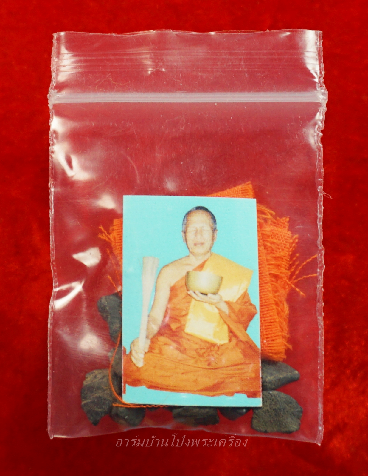 หลวงพ่ออุทัย วัดเกาะตาพุด รูปถ่าย+จีวร+เศษแร่เขาอึมครึม(ชุดที่2)